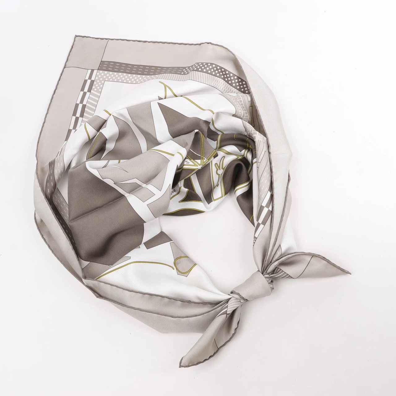 Hermès Hermès Carré 90 "CHEVAL DE COURSES" Silk handkerchief in Gray Grijs