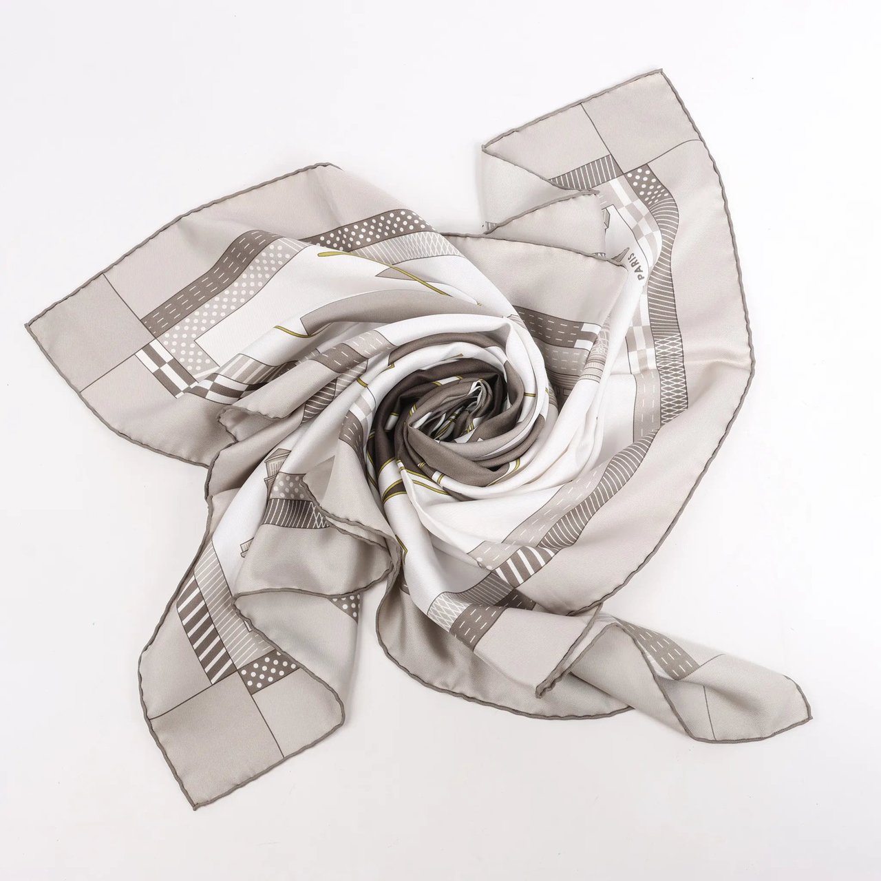 Hermès Hermès Carré 90 "CHEVAL DE COURSES" Silk handkerchief in Gray Grijs