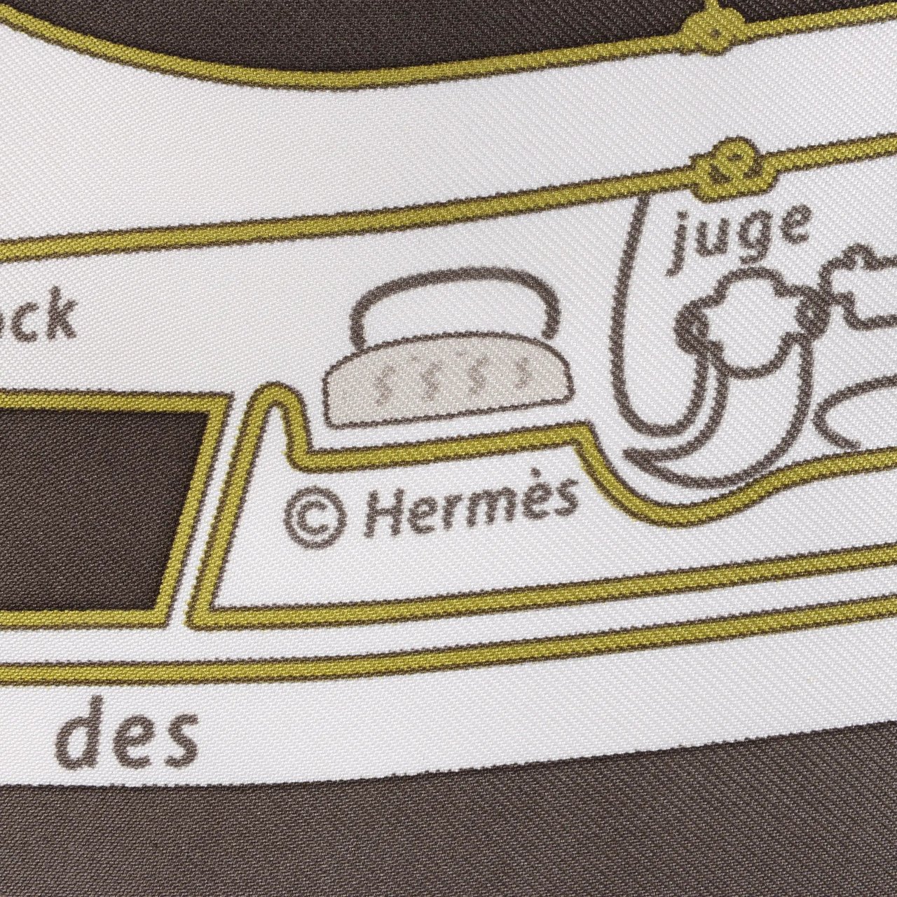 Hermès Hermès Carré 90 "CHEVAL DE COURSES" Silk handkerchief in Gray Grijs