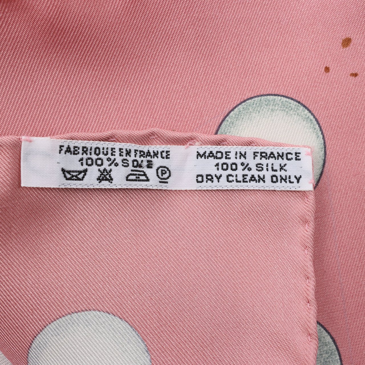 Hermès Hermès Carré 90 "La Musique Des Spheres" 100% Silk Scarf in Pink Roze