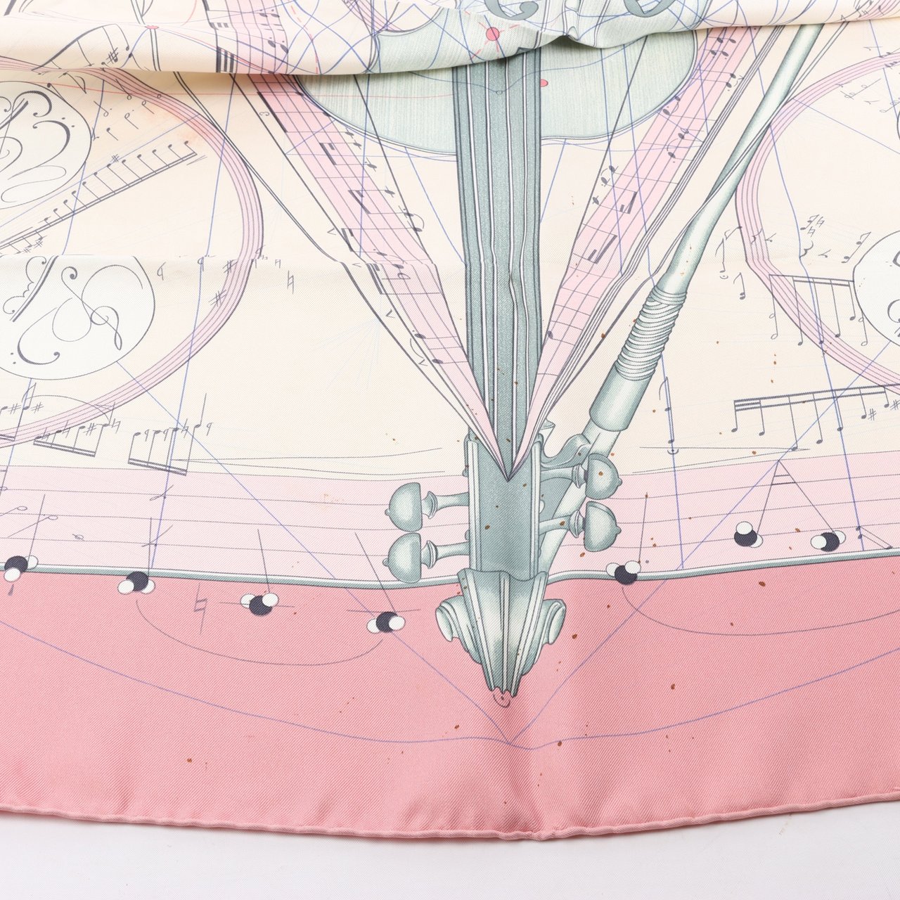Hermès Hermès Carré 90 "La Musique Des Spheres" 100% Silk Scarf in Pink Roze