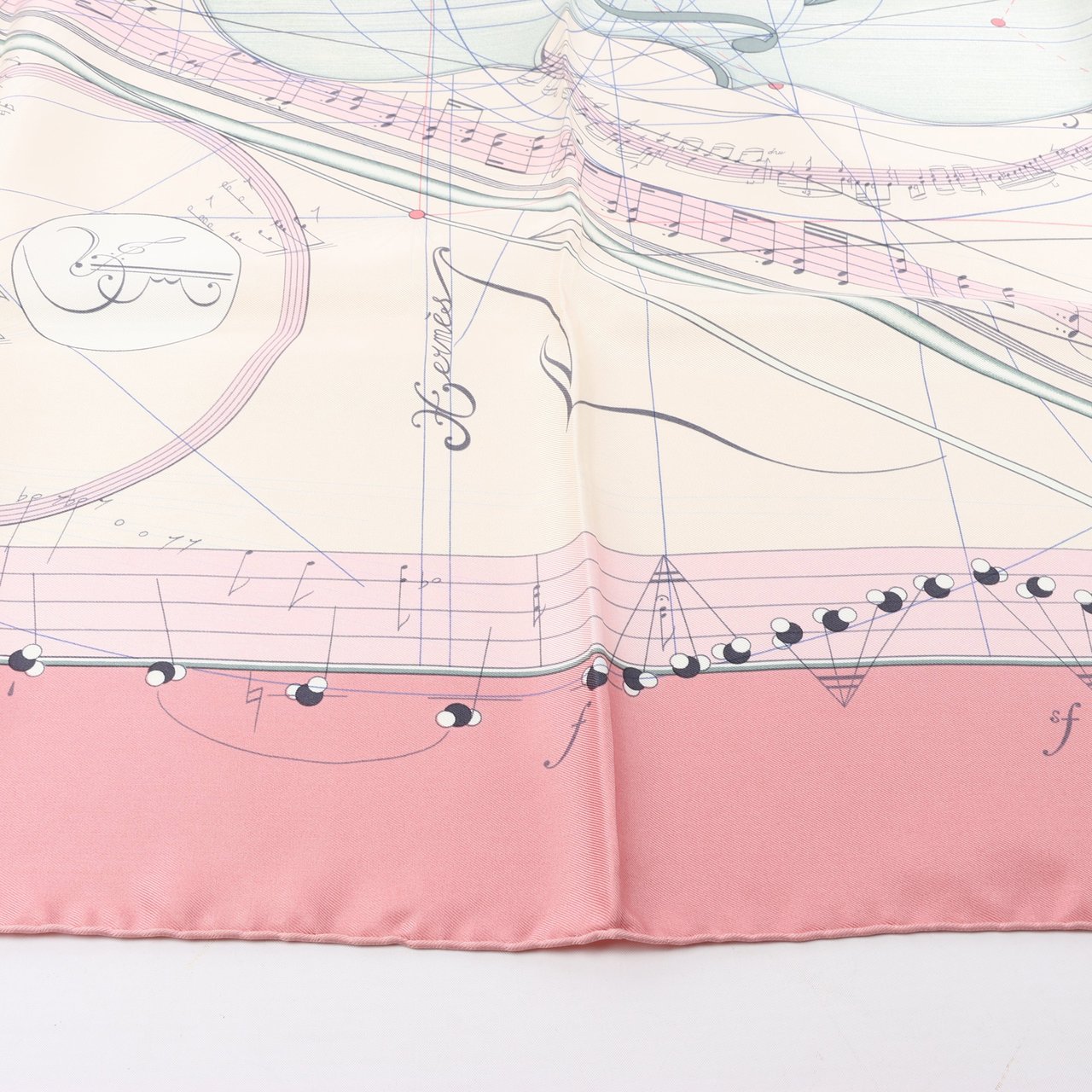 Hermès Hermès Carré 90 "La Musique Des Spheres" 100% Silk Scarf in Pink Roze