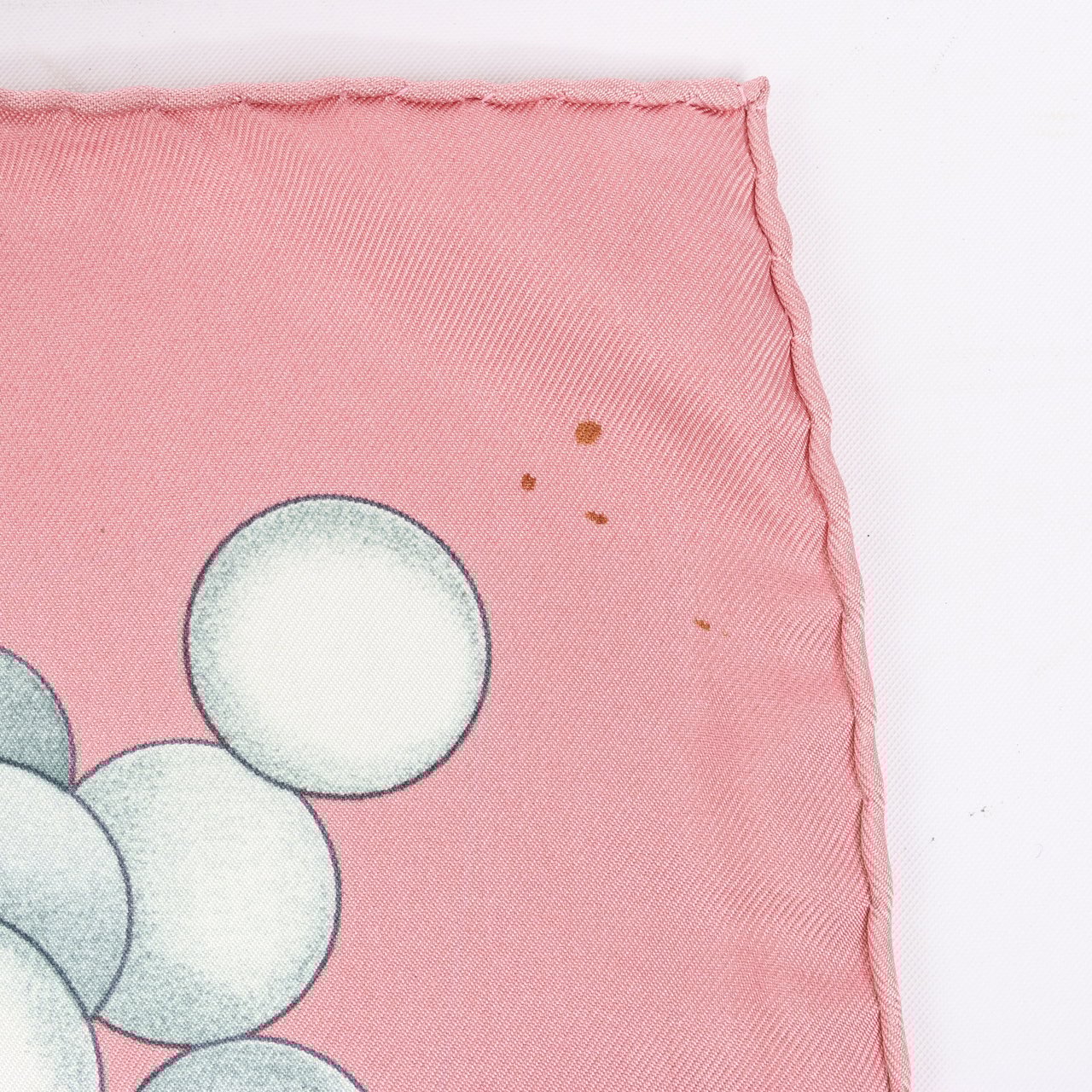 Hermès Hermès Carré 90 "La Musique Des Spheres" 100% Silk Scarf in Pink Roze