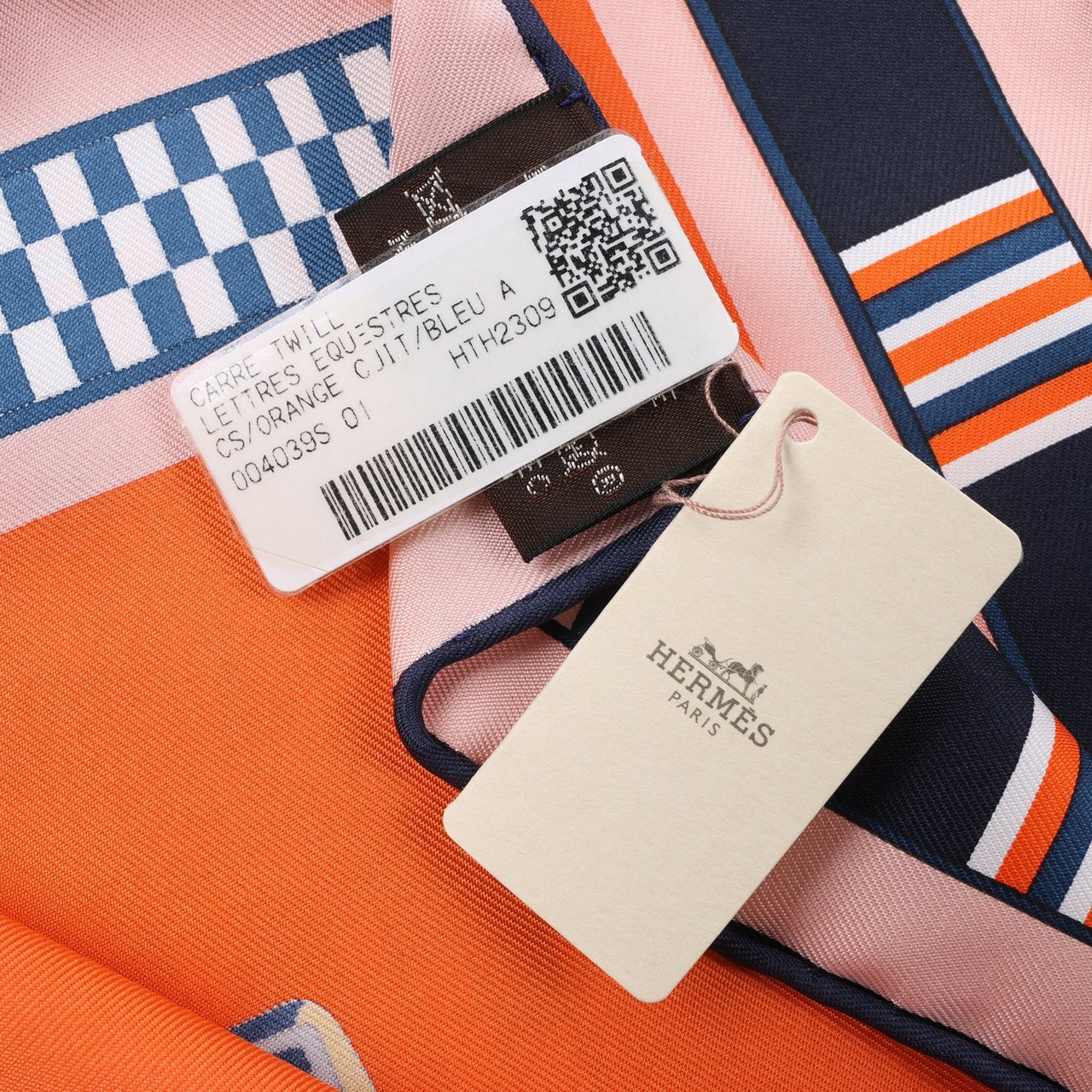 Hermès Hermès Carré 90 "LETTRES EQUESTRES" 100% Silk Scarf in Orange Oranje