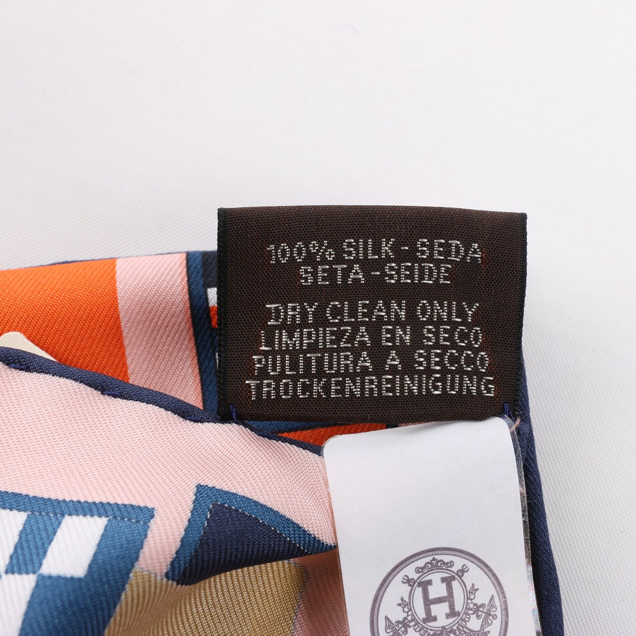 Hermès Hermès Carré 90 "LETTRES EQUESTRES" 100% Silk Scarf in Orange Oranje