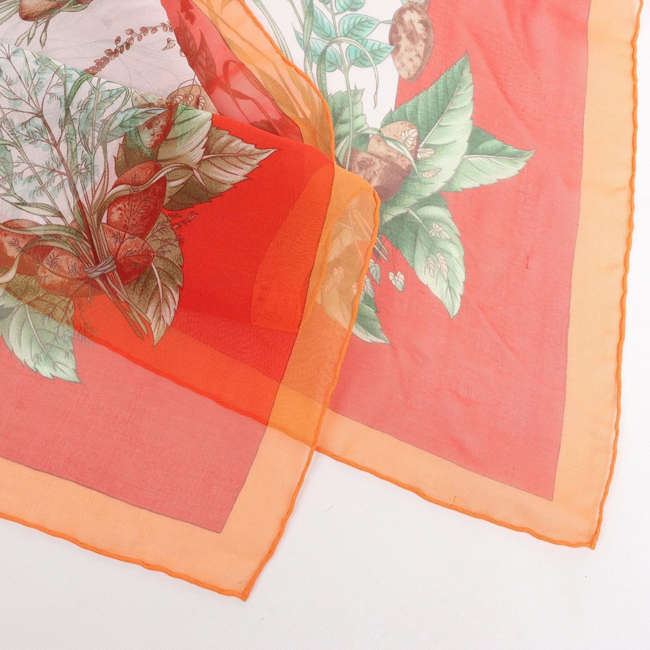 Hermès Hermès Carré 90 "Pythagore" Silk handkerchief in Orange Oranje