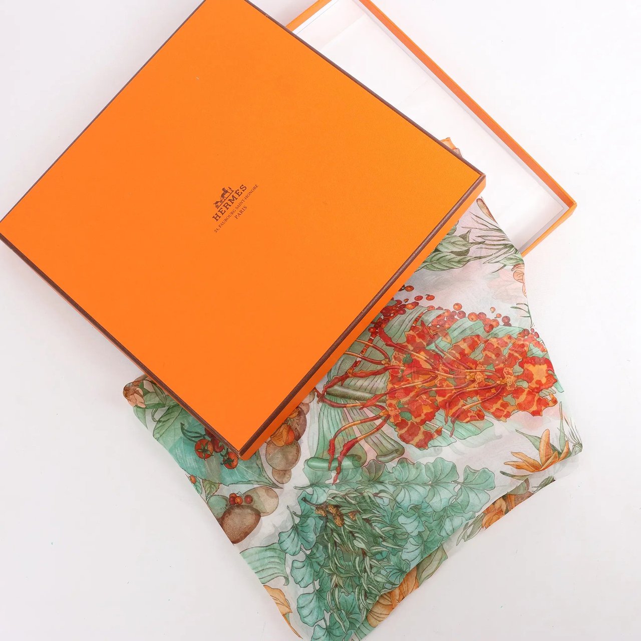 Hermès Hermès Carré 90 "Pythagore" Silk handkerchief in Orange Oranje