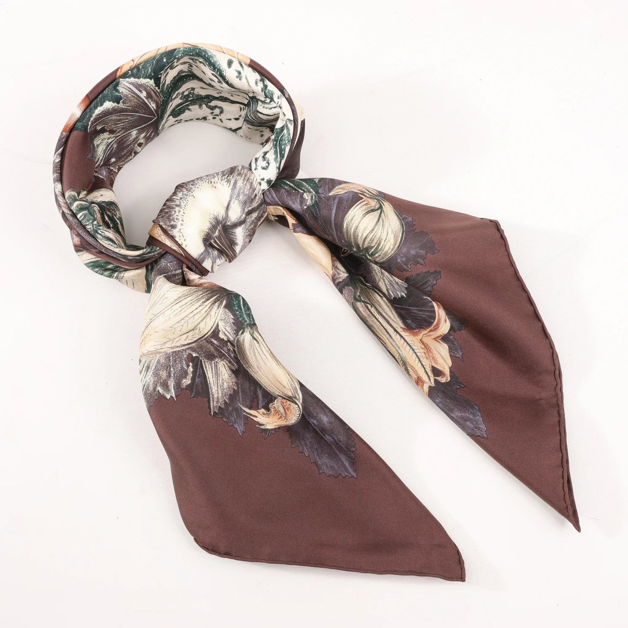 Hermès Hermès Carré 90 "CITROUILLES&COLOQU INTES" Silk handkerchief in Brown Bruin