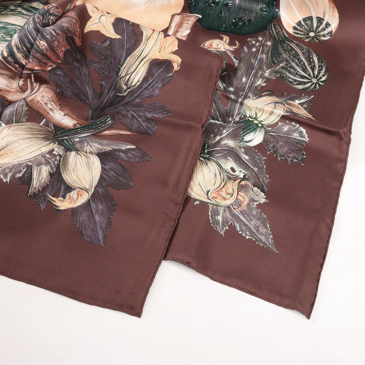 Hermès Hermès Carré 90 "CITROUILLES&COLOQU INTES" Silk handkerchief in Brown Bruin
