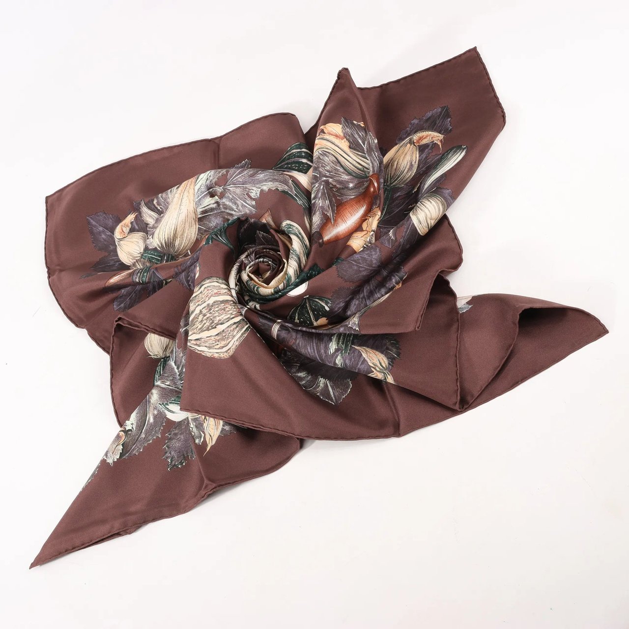 Hermès Hermès Carré 90 "CITROUILLES&COLOQU INTES" Silk handkerchief in Brown Bruin