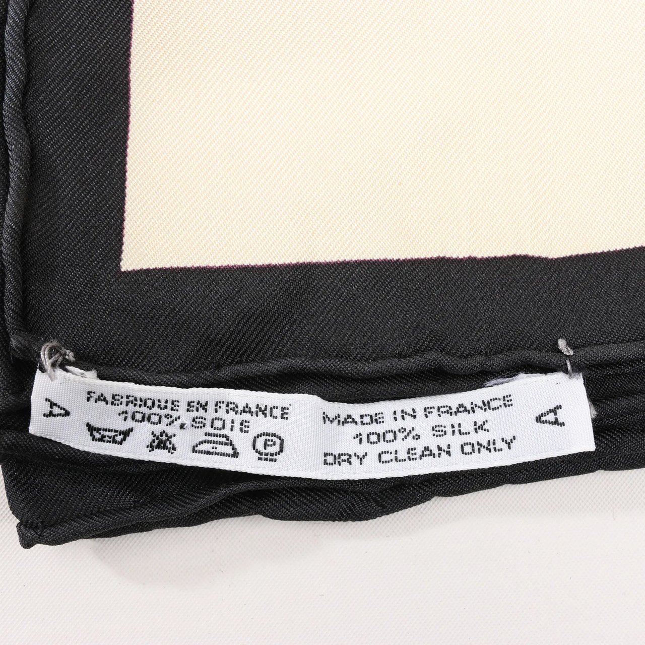 Hermès Hermès Carré 90 "L'ART D'ECRIRE" Silk handkerchief in Beige Beige