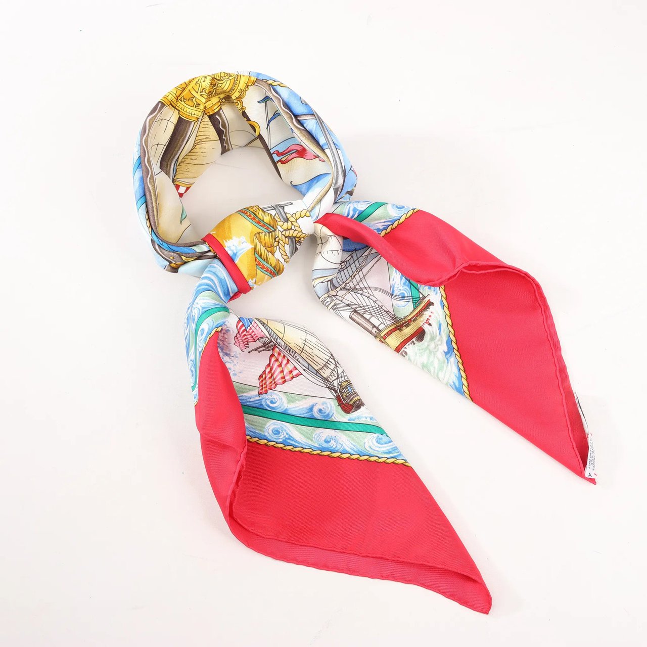 Hermès Hermès Carré 90 "VIVE LE VENT" Silk handkerchief in Red Rood