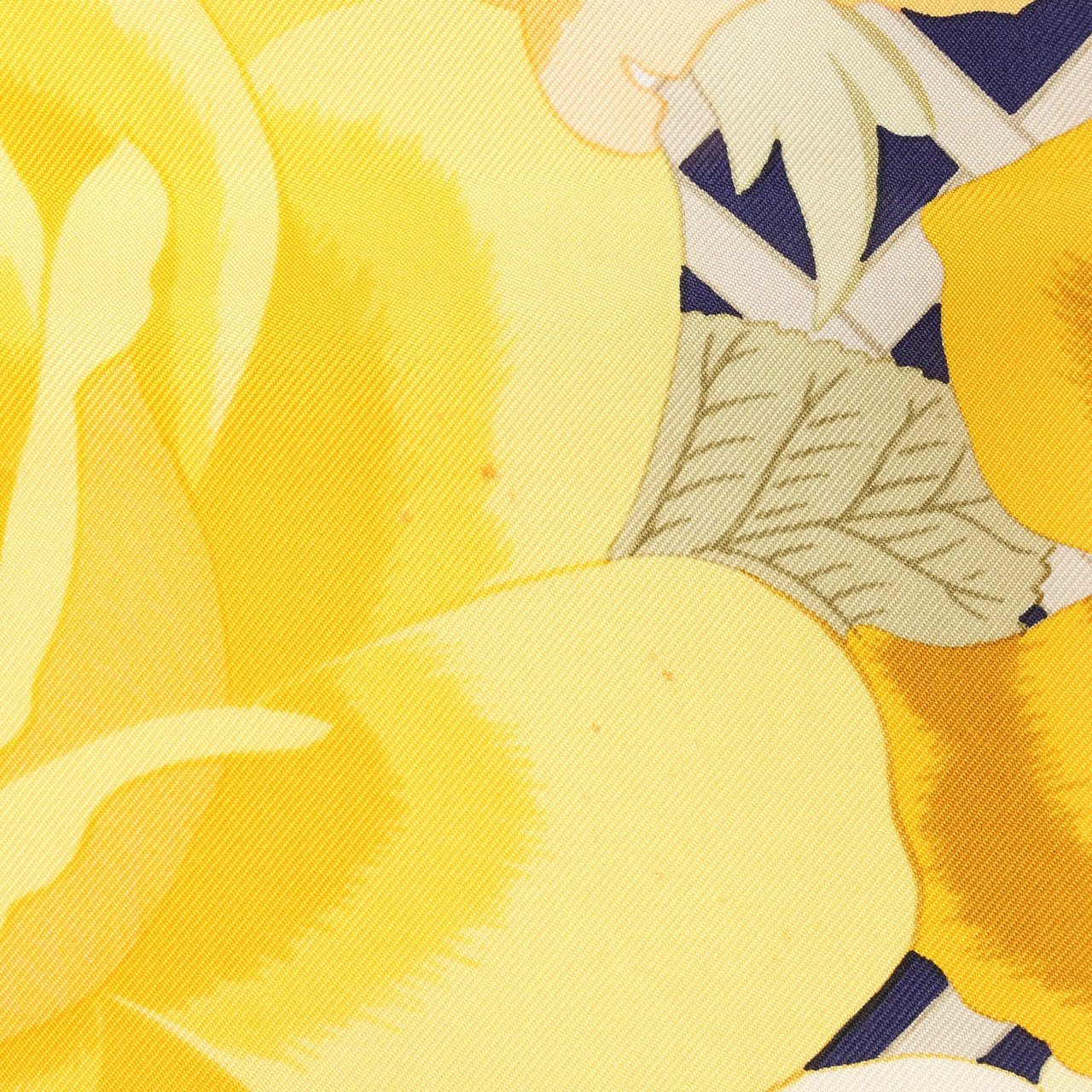 Hermès Hermès Carré 90 "ROSERAIE" Silk handkerchief in Yellow Geel