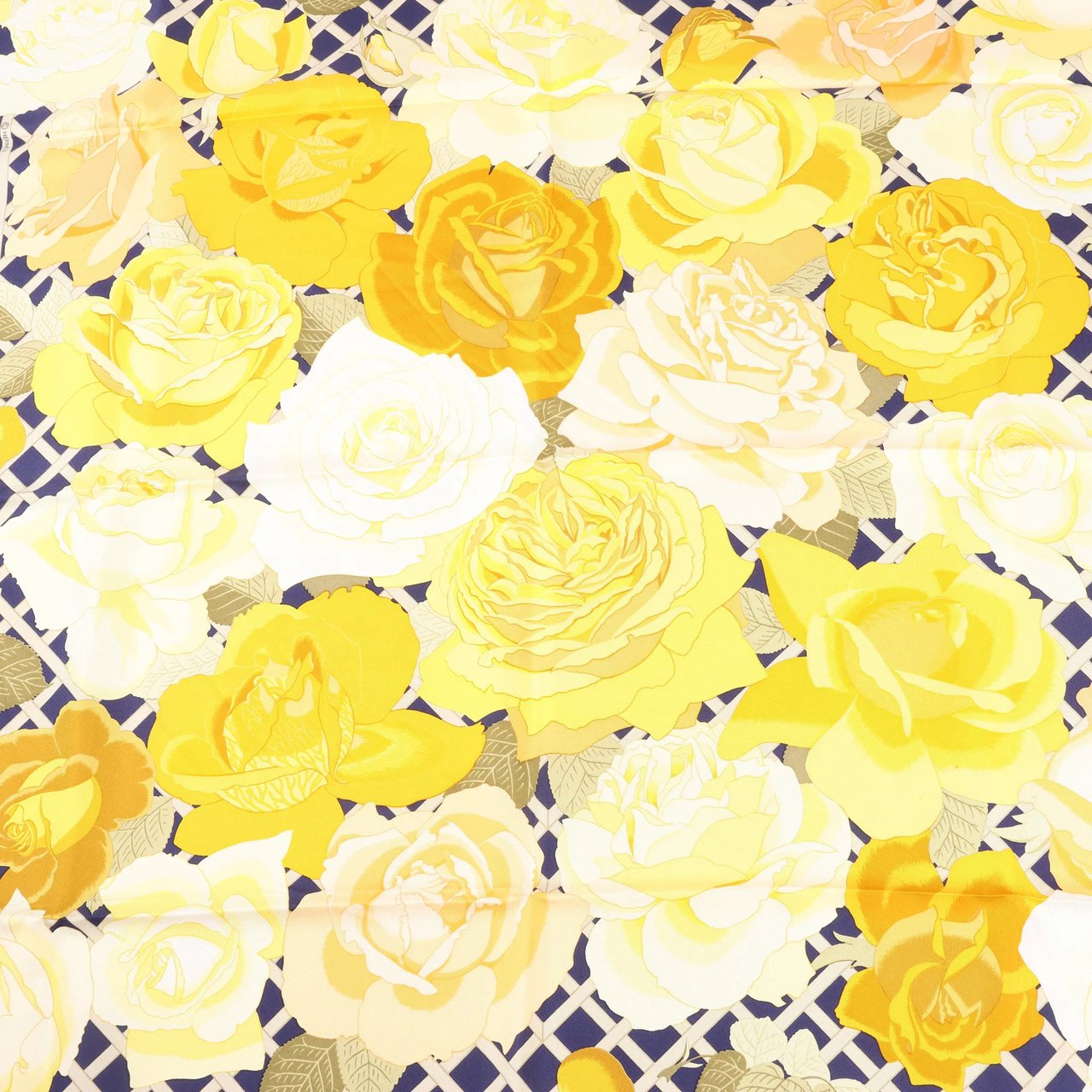 Hermès Hermès Carré 90 "ROSERAIE" Silk handkerchief in Yellow Geel