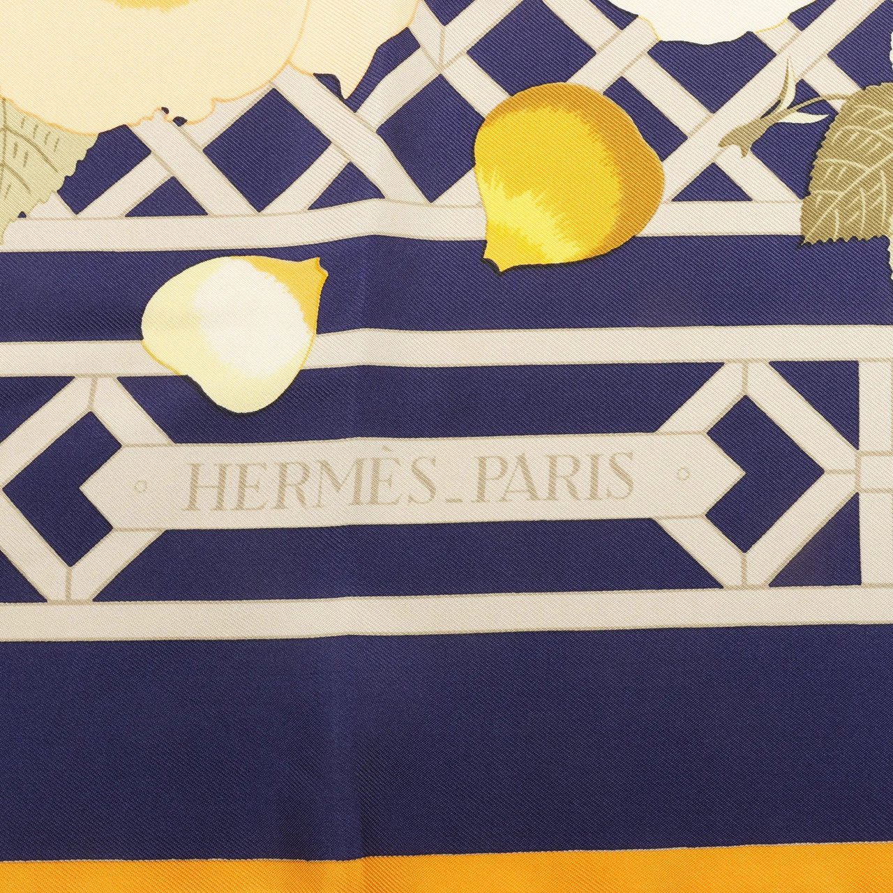 Hermès Hermès Carré 90 "ROSERAIE" Silk handkerchief in Yellow Geel