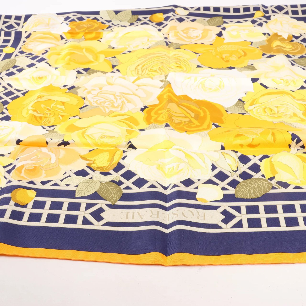 Hermès Hermès Carré 90 "ROSERAIE" Silk handkerchief in Yellow Geel