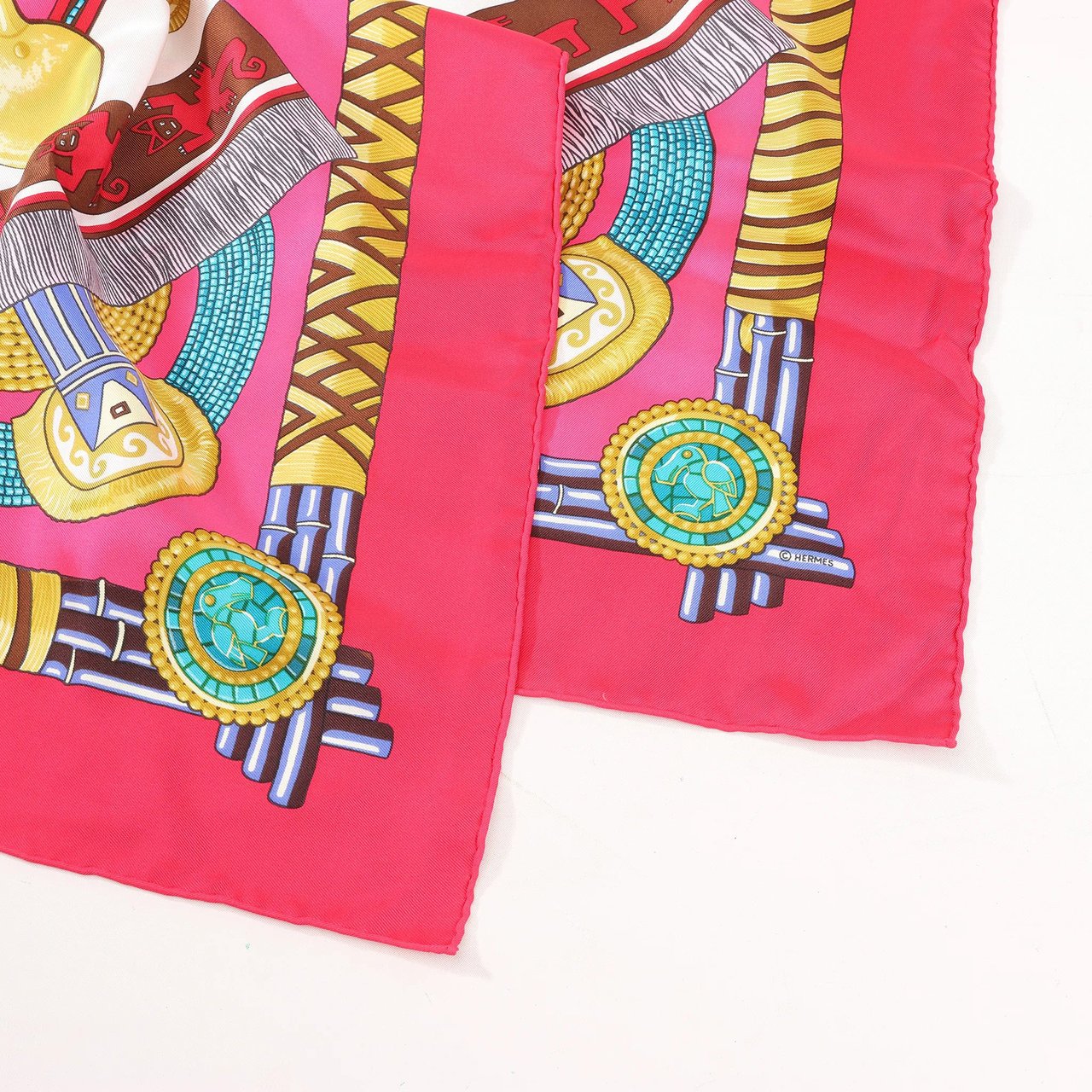 Hermès Hermès Carré 90 "HUACA PIRU" Silk handkerchief in Pink Roze