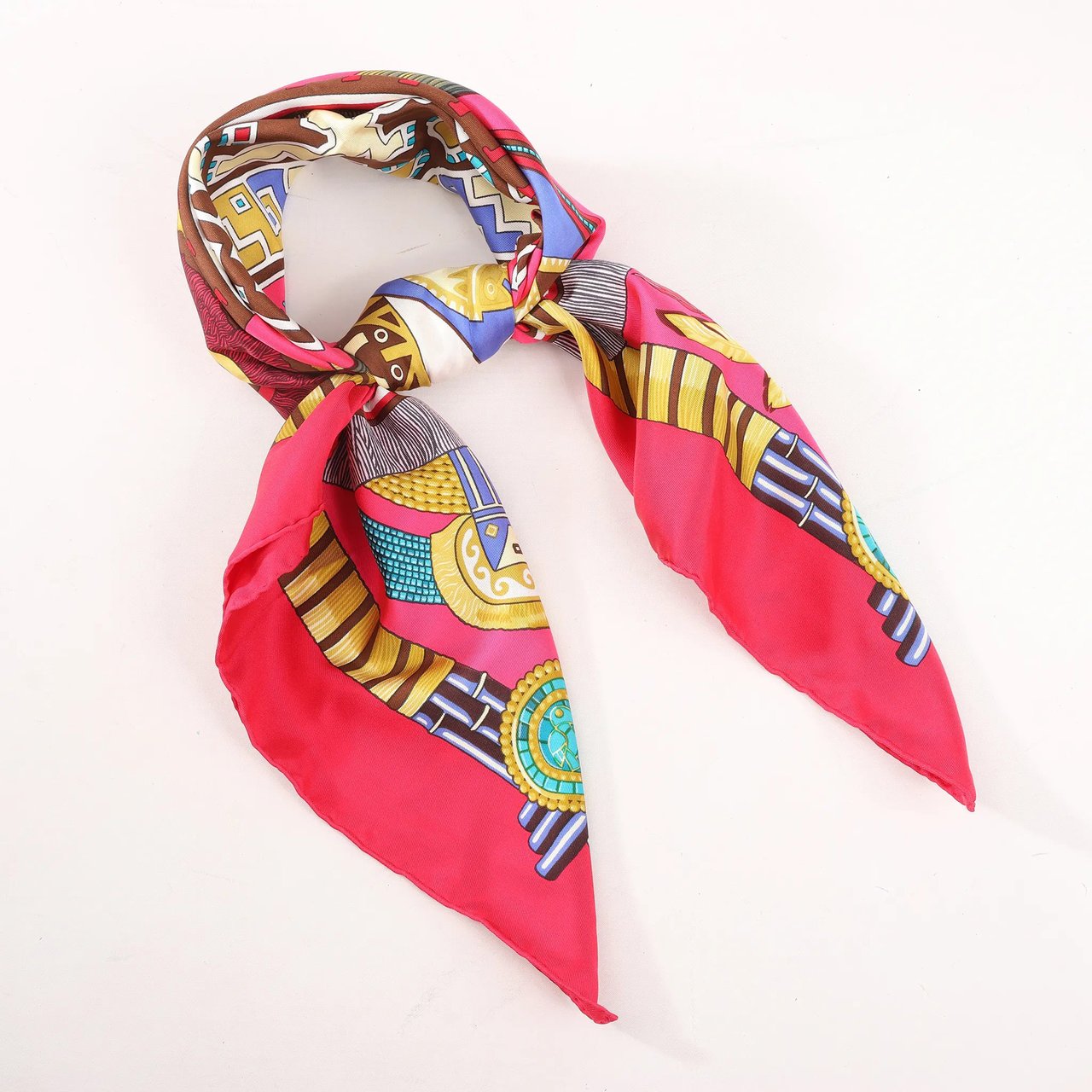 Hermès Hermès Carré 90 "HUACA PIRU" Silk handkerchief in Pink Roze