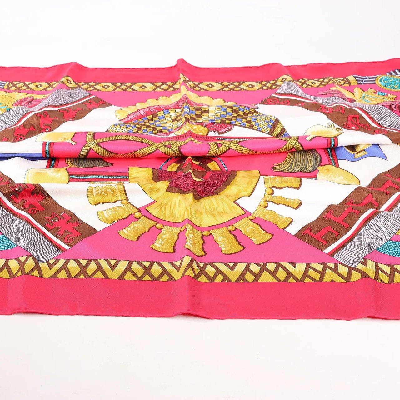 Hermès Hermès Carré 90 "HUACA PIRU" Silk handkerchief in Pink Roze