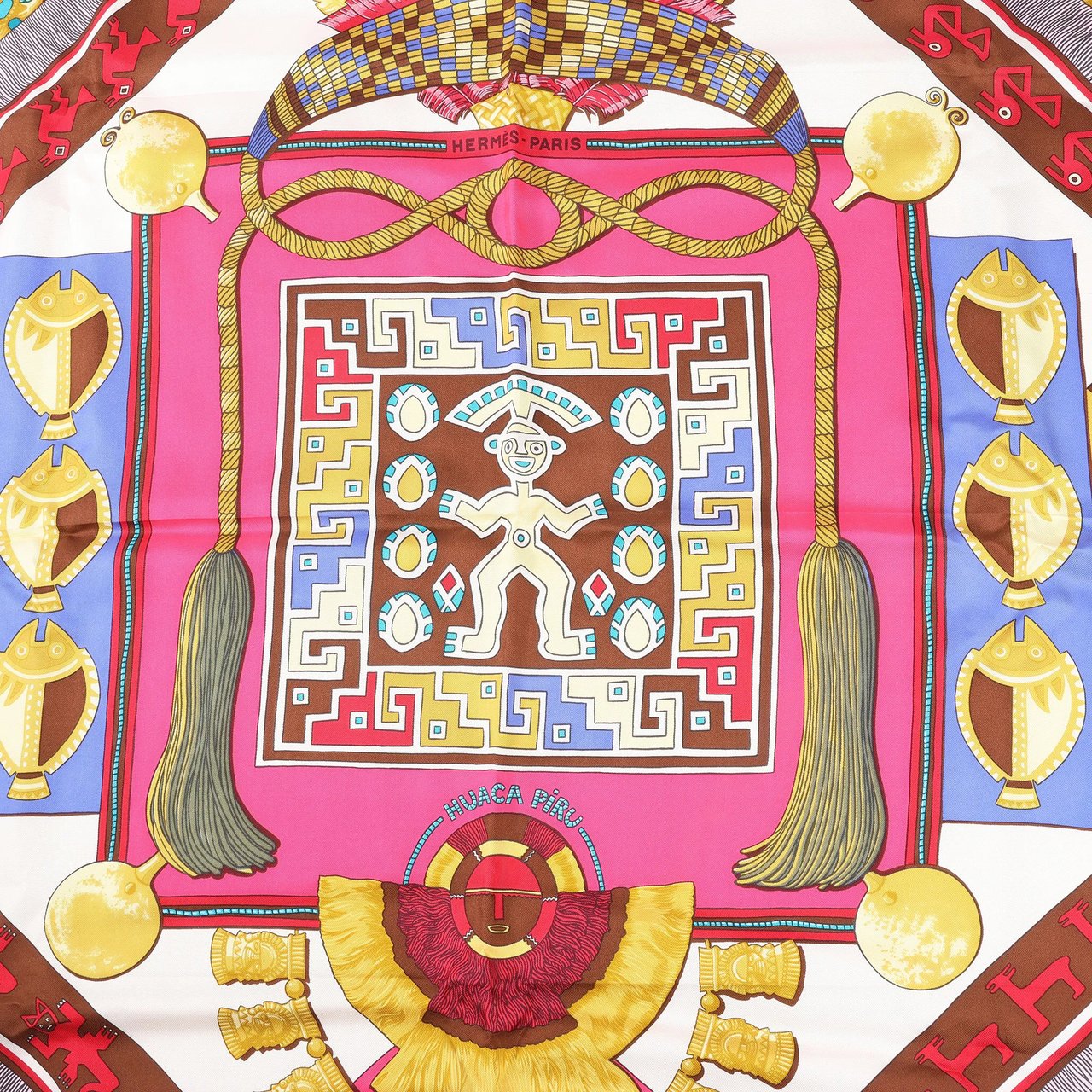Hermès Hermès Carré 90 "HUACA PIRU" Silk handkerchief in Pink Roze