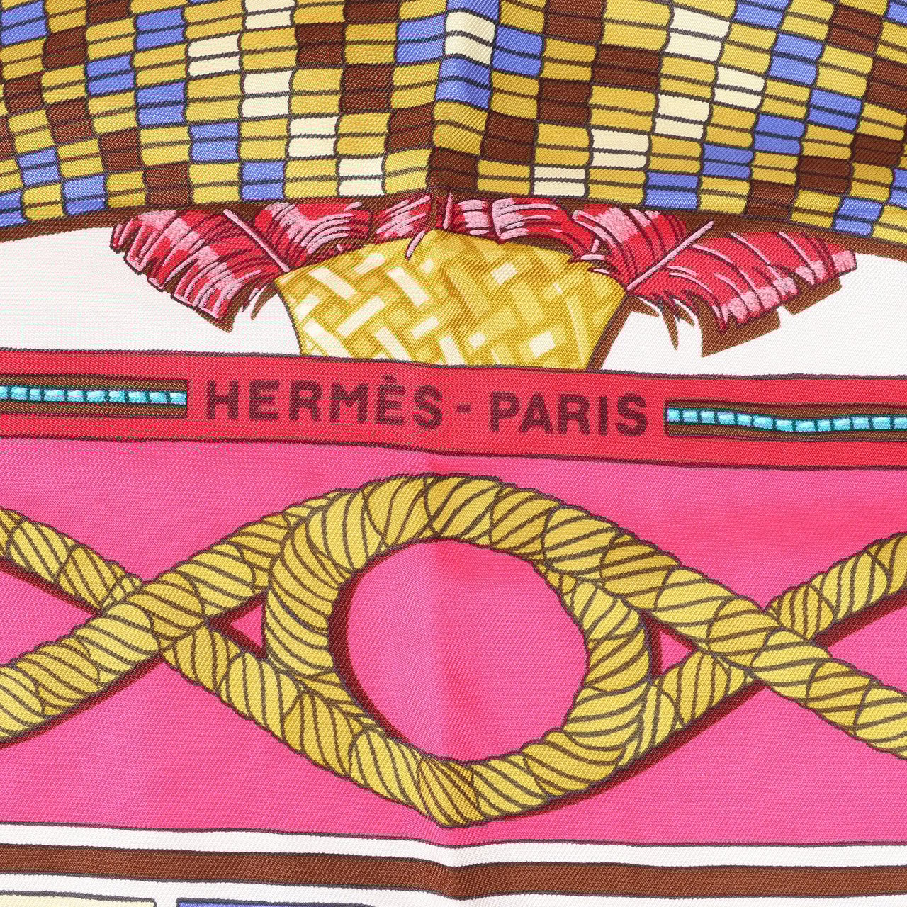 Hermès Hermès Carré 90 "HUACA PIRU" Silk handkerchief in Pink Roze