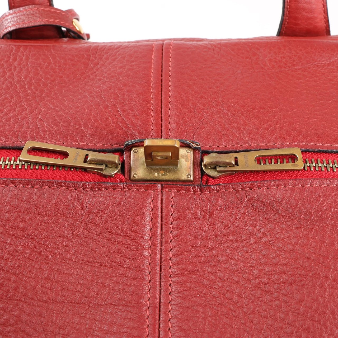 Hermès HERMES Victoria 43 Taurillon Clemence Gold Metal Fittings in Rouge H □D: 2000 Rood