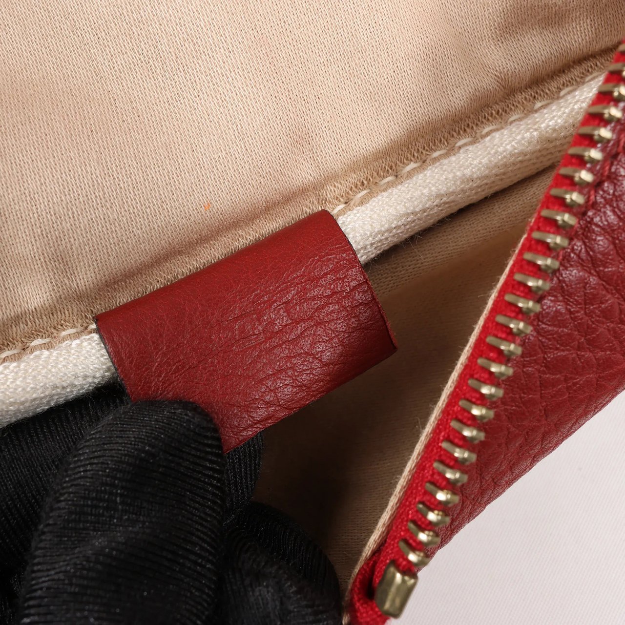 Hermès HERMES Victoria 43 Taurillon Clemence Gold Metal Fittings in Rouge H □D: 2000 Rood