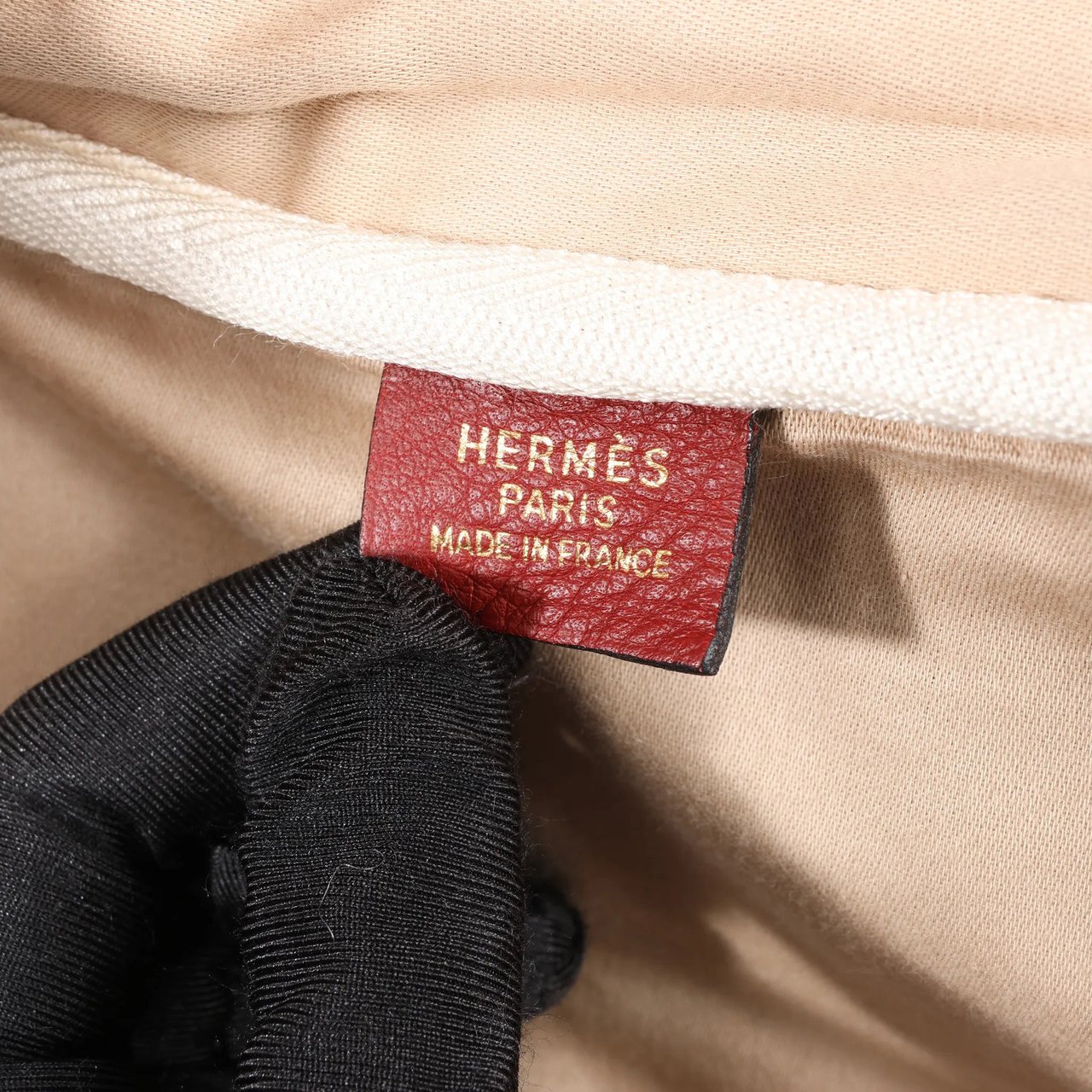 Hermès HERMES Victoria 43 Taurillon Clemence Gold Metal Fittings in Rouge H □D: 2000 Rood