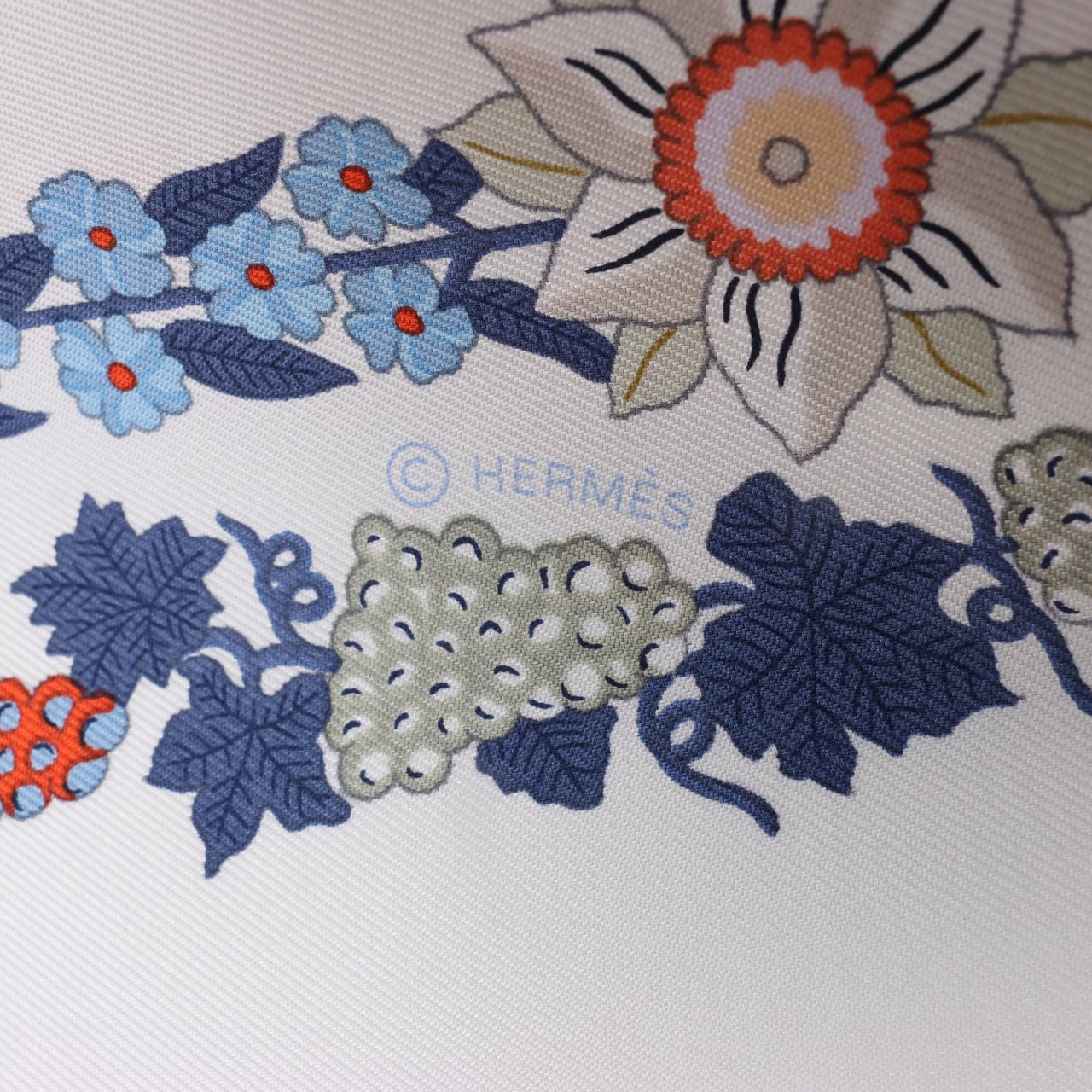 Hermès Hermès Carré 90 "RIDES DE GALA EN FLEURS" 100% Silk Scarf in Beige Beige