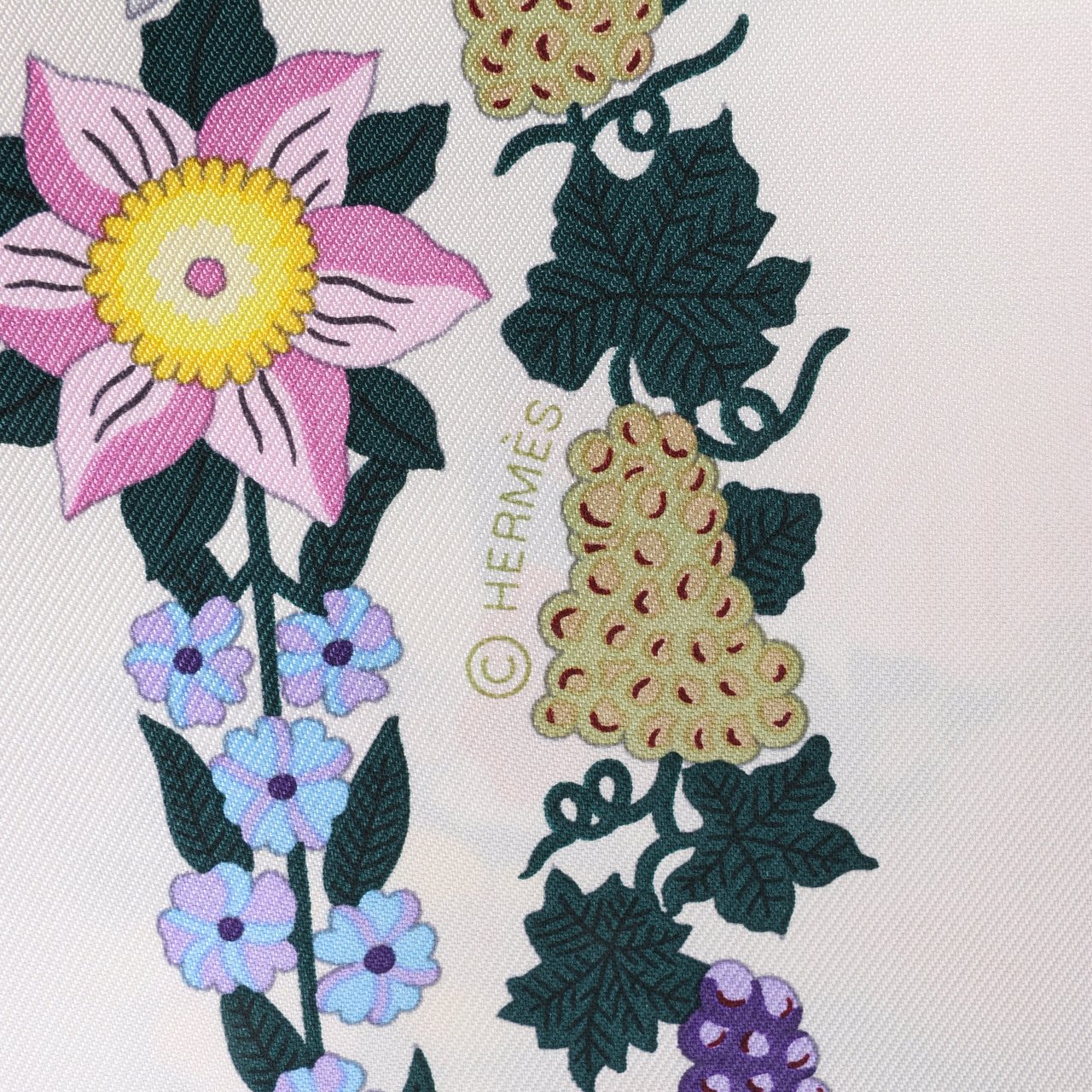 Hermès Hermès Carré 90 "BRIDES DE GALA EN FLEUR" Silk Scarf Zwart