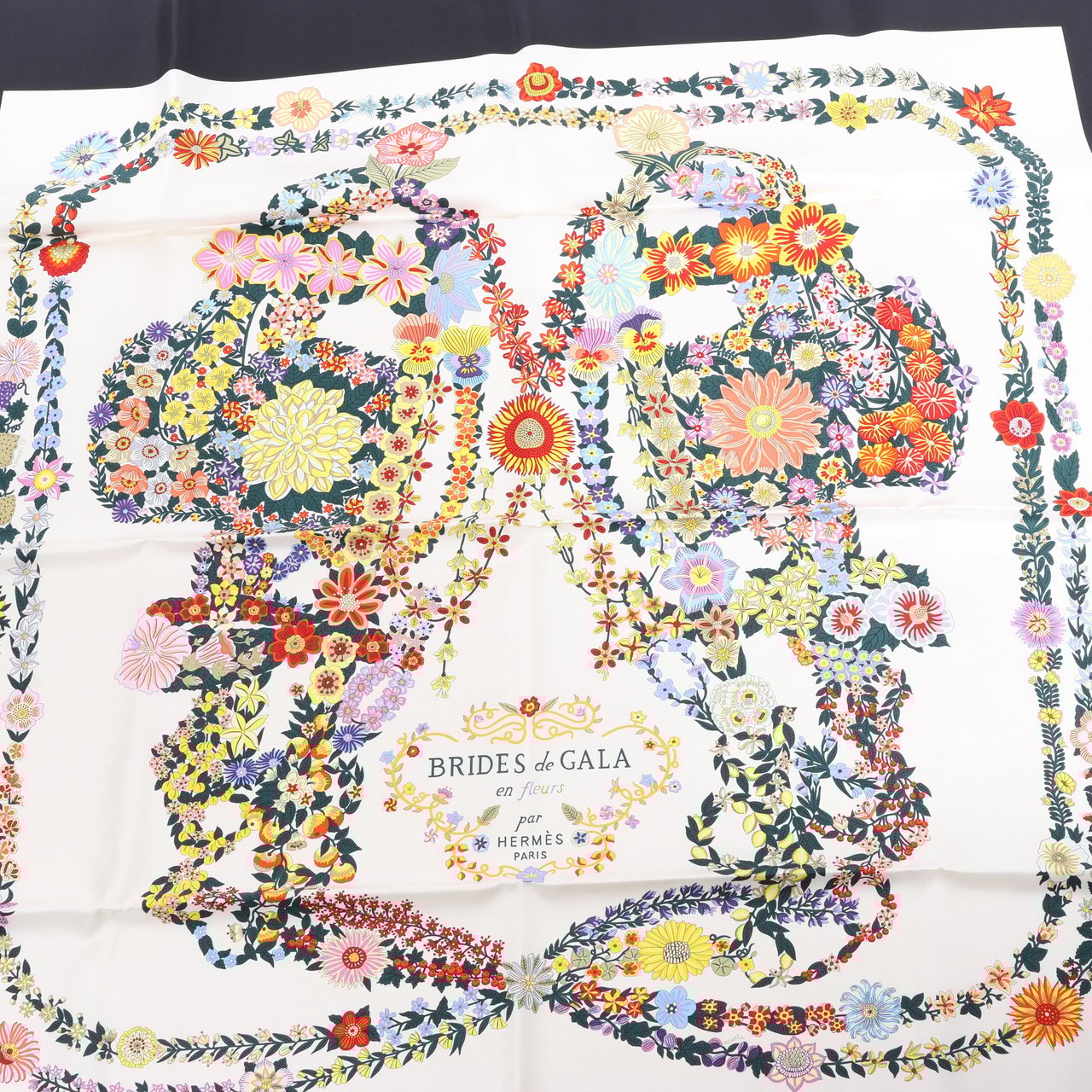 Hermès Hermès Carré 90 "BRIDES DE GALA EN FLEUR" Silk Scarf Zwart