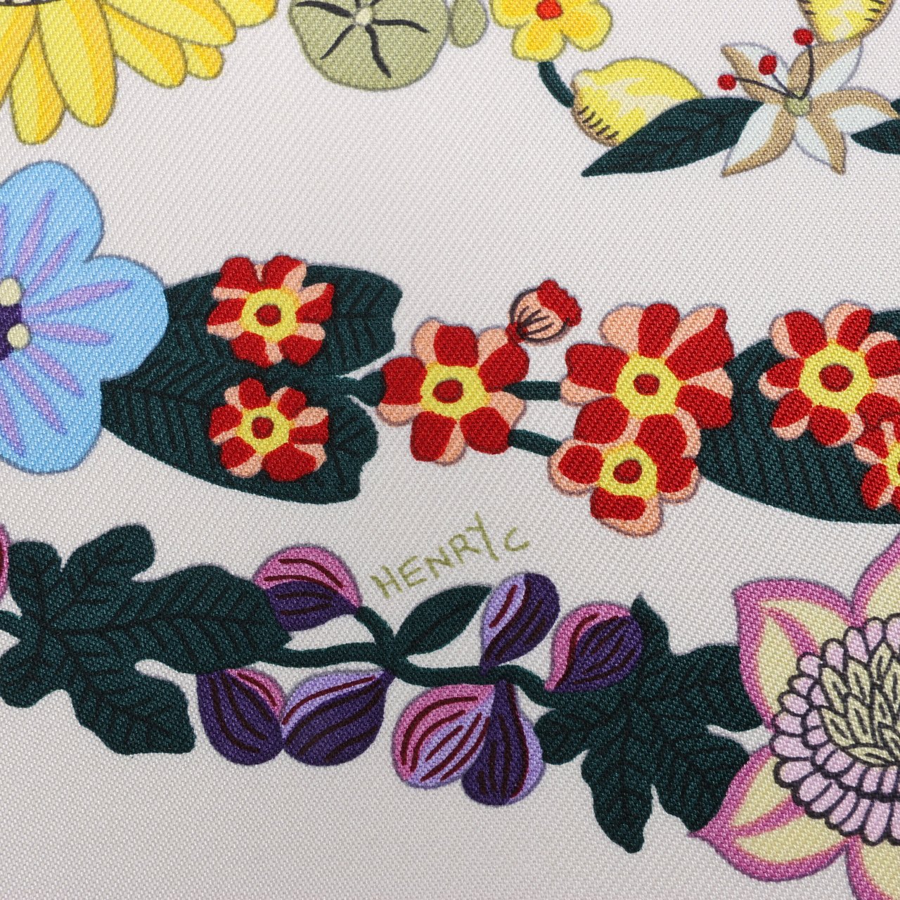 Hermès Hermès Carré 90 "BRIDES DE GALA EN FLEUR" Silk Scarf Zwart