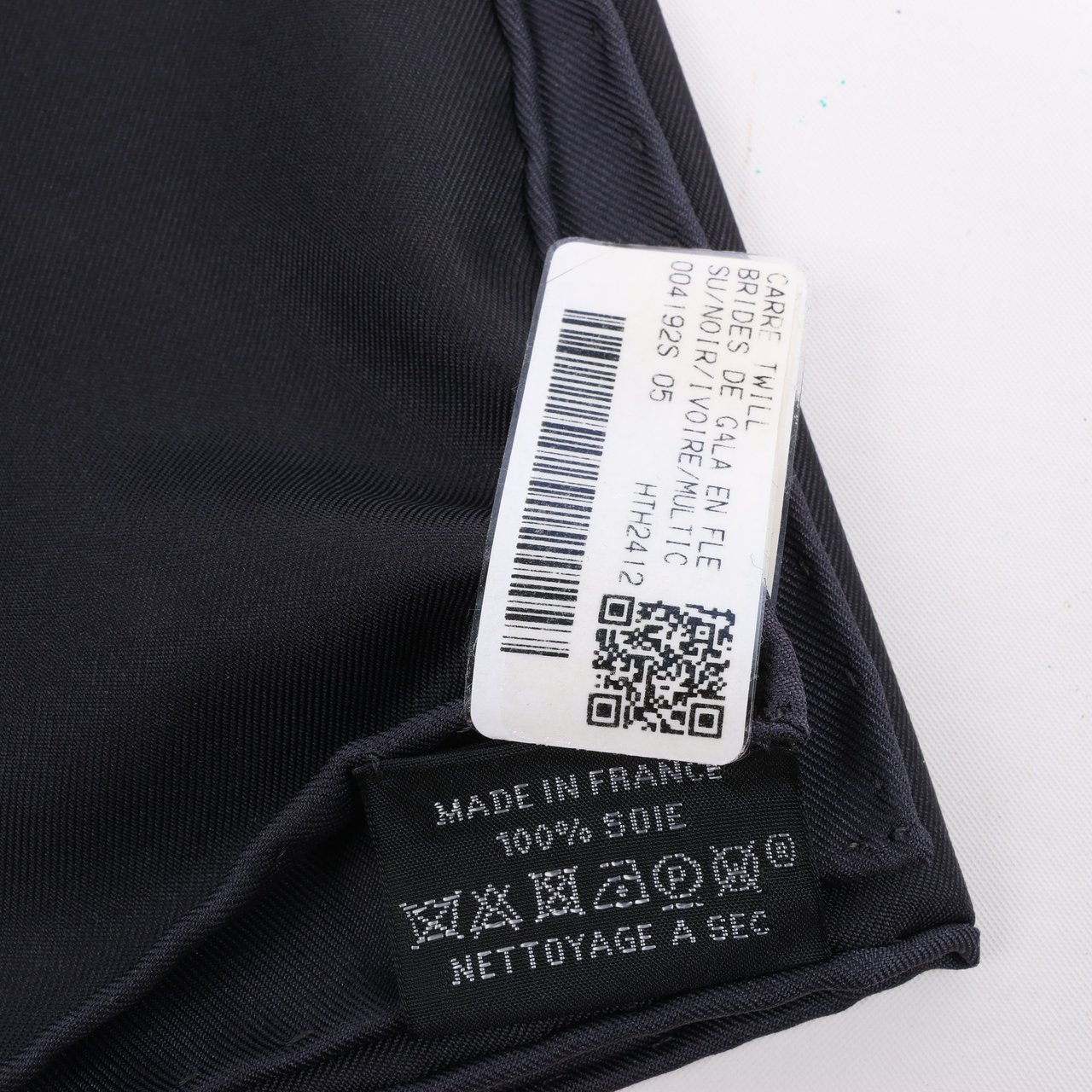 Hermès Hermès Carré 90 "BRIDES DE GALA EN FLEUR" Silk Scarf Zwart