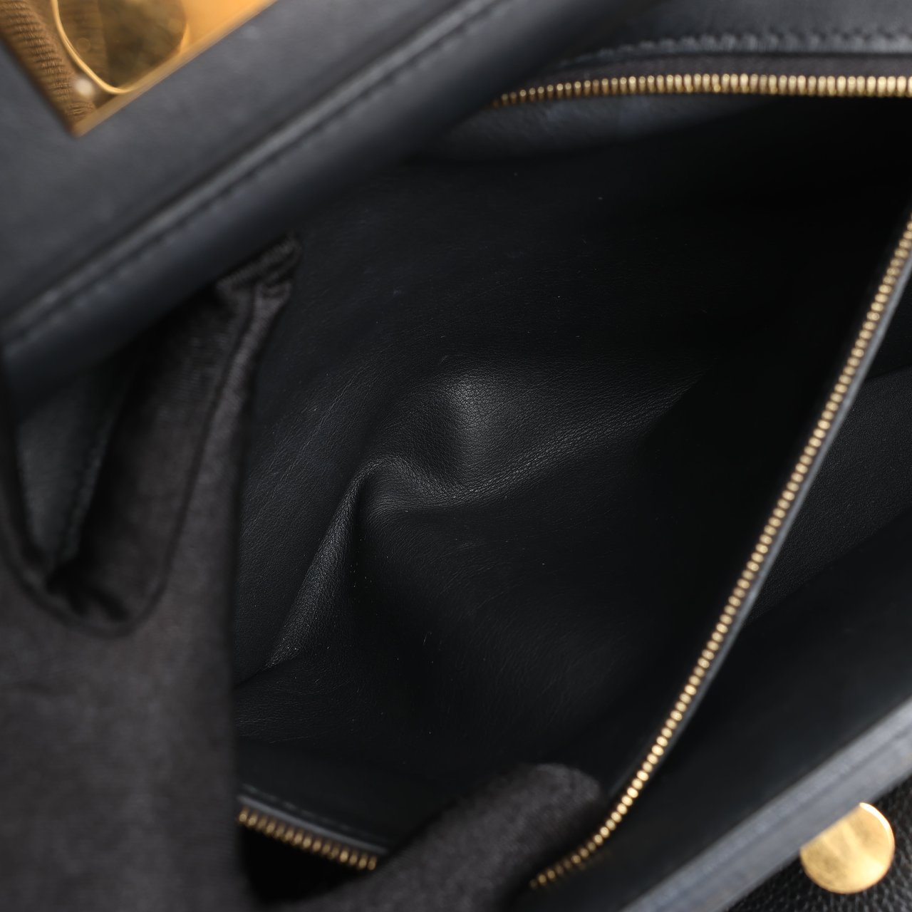 Hermès HERMES 24/24 29 Togo Leather Handbag in Black and Gold Metal Fittings D: 2019 Zwart