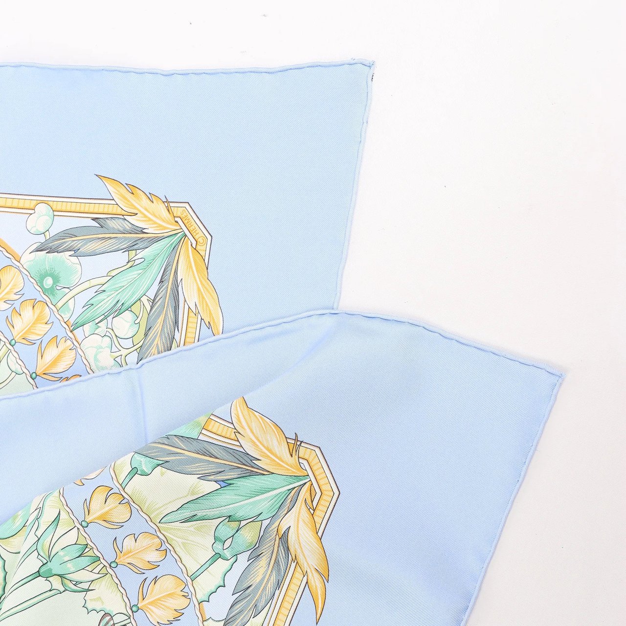 Hermès Hermès Carré 90 "AMAZONIA" Silk handkerchief in Blue Blauw