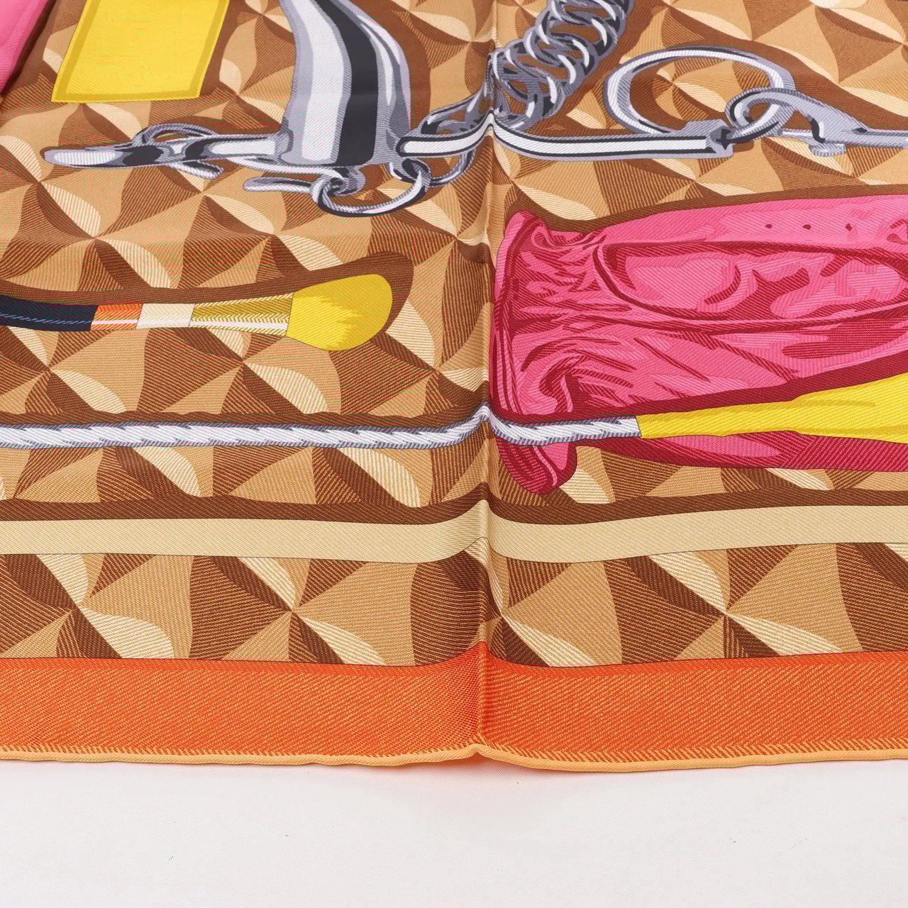 Hermès Hermès Carré 90 "BEAUTE COMPOSEE" Silk handkerchief in Orange Oranje