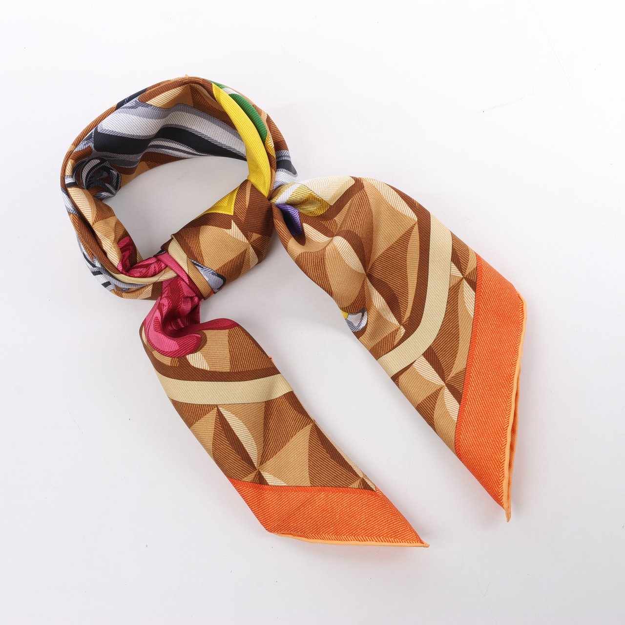 Hermès Hermès Carré 90 "BEAUTE COMPOSEE" Silk handkerchief in Orange Oranje