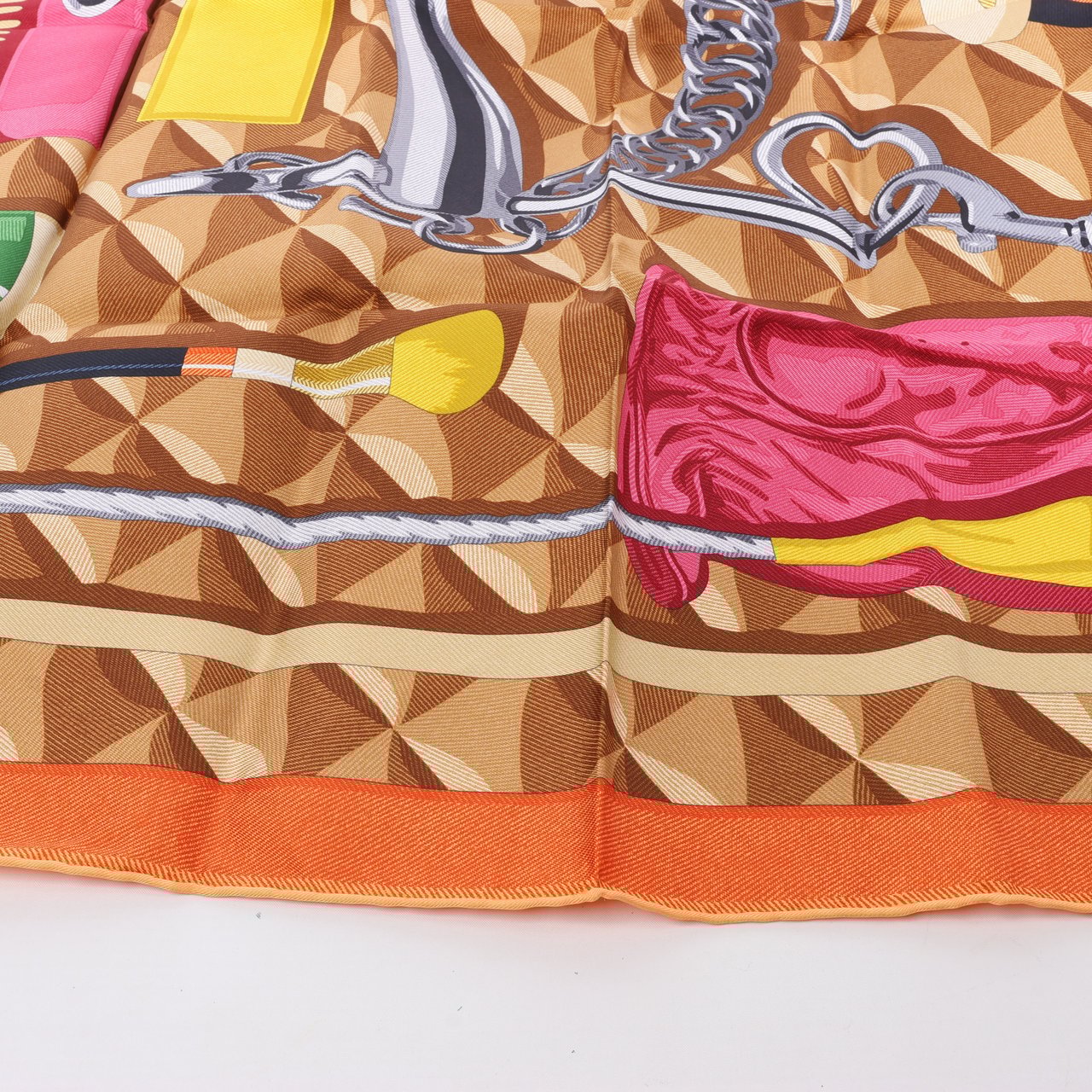 Hermès Hermès Carré 90 "BEAUTE COMPOSEE" Silk handkerchief in Orange Oranje