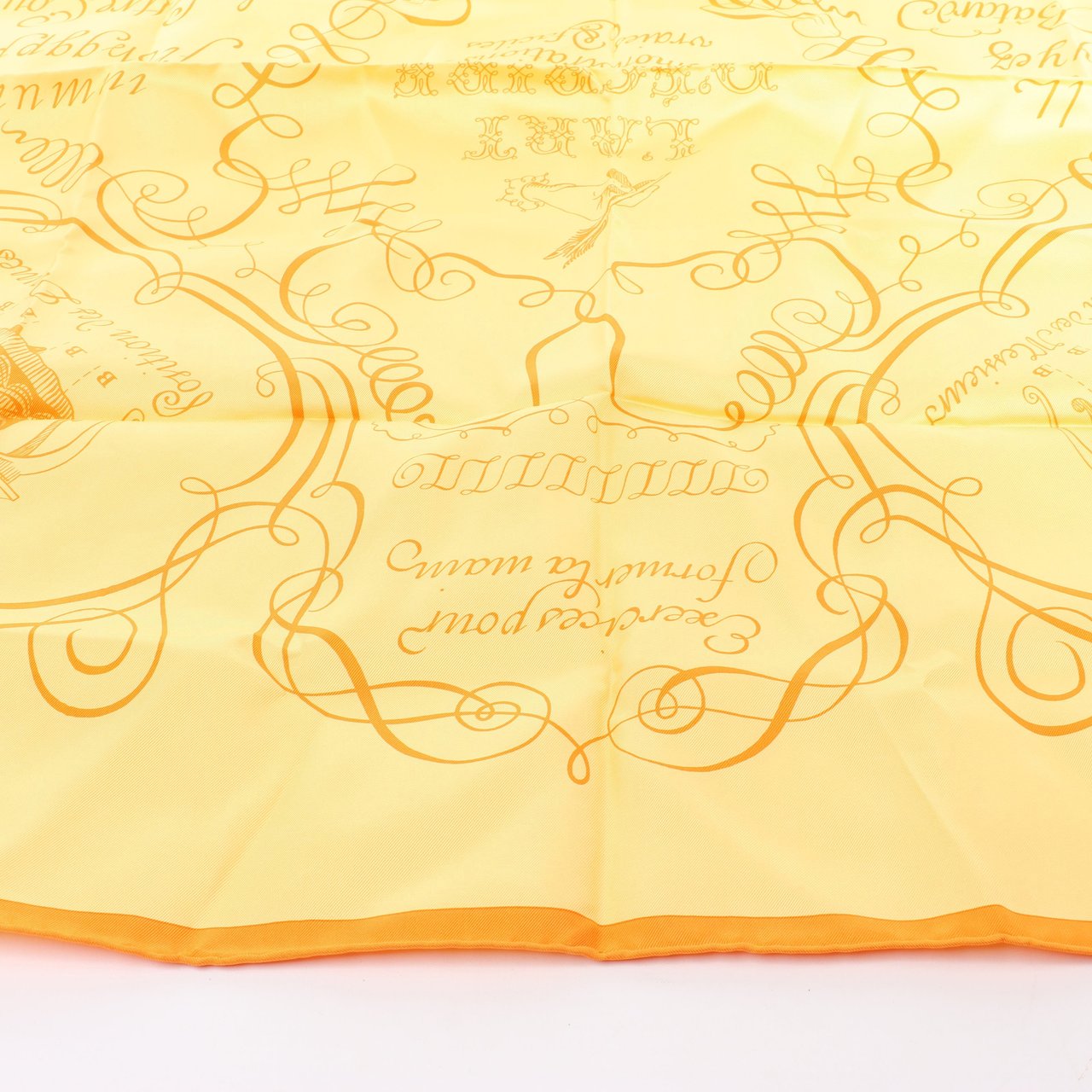 Hermès Hermès Carré 90 "L'ART D'ECRIRE" Silk handkerchief in Yellow Geel