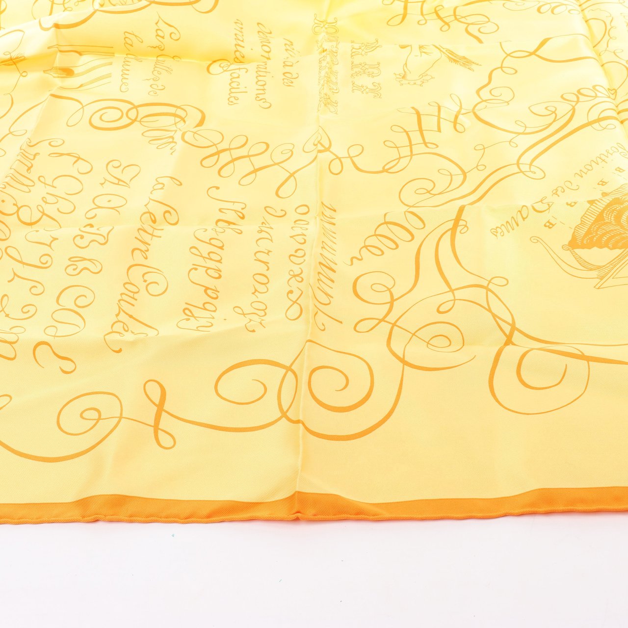Hermès Hermès Carré 90 "L'ART D'ECRIRE" Silk handkerchief in Yellow Geel