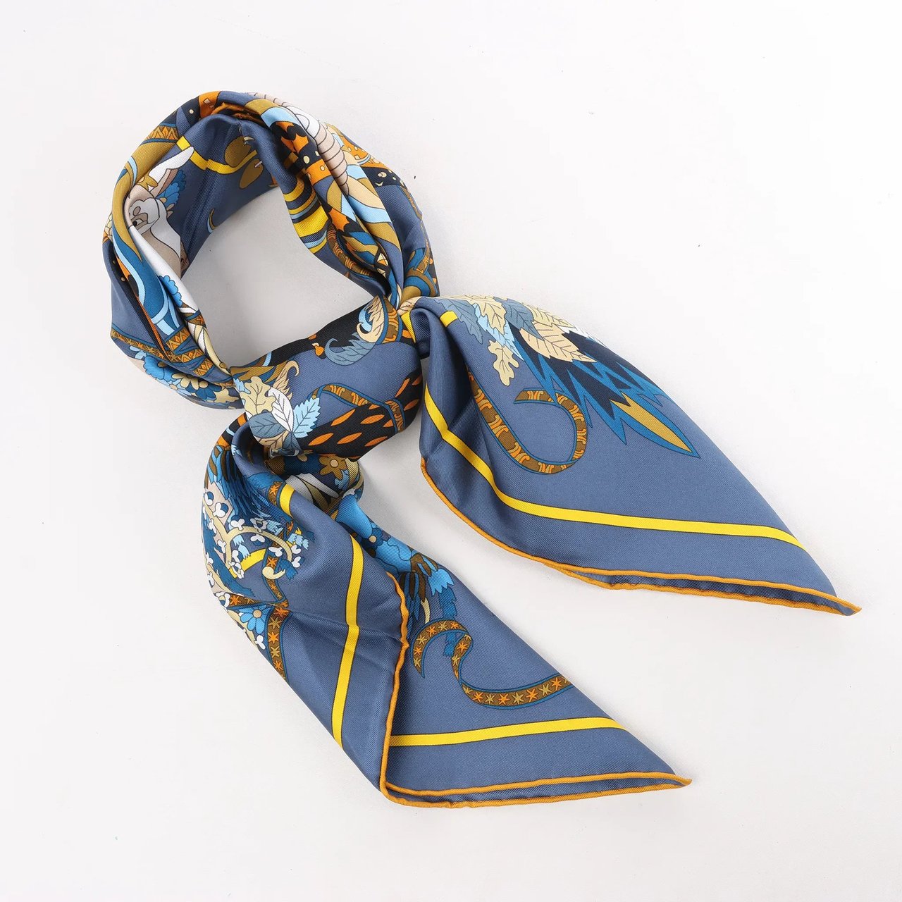 Hermès Hermès Carré 90 "Le Sacre des Saisons" Silk handkerchief in Gray Grijs