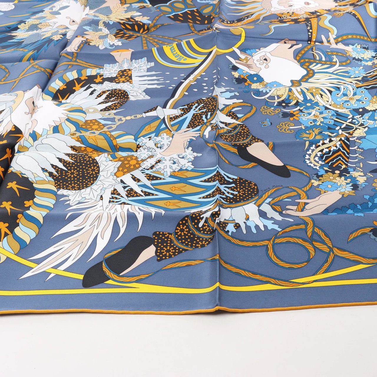 Hermès Hermès Carré 90 "Le Sacre des Saisons" Silk handkerchief in Gray Grijs