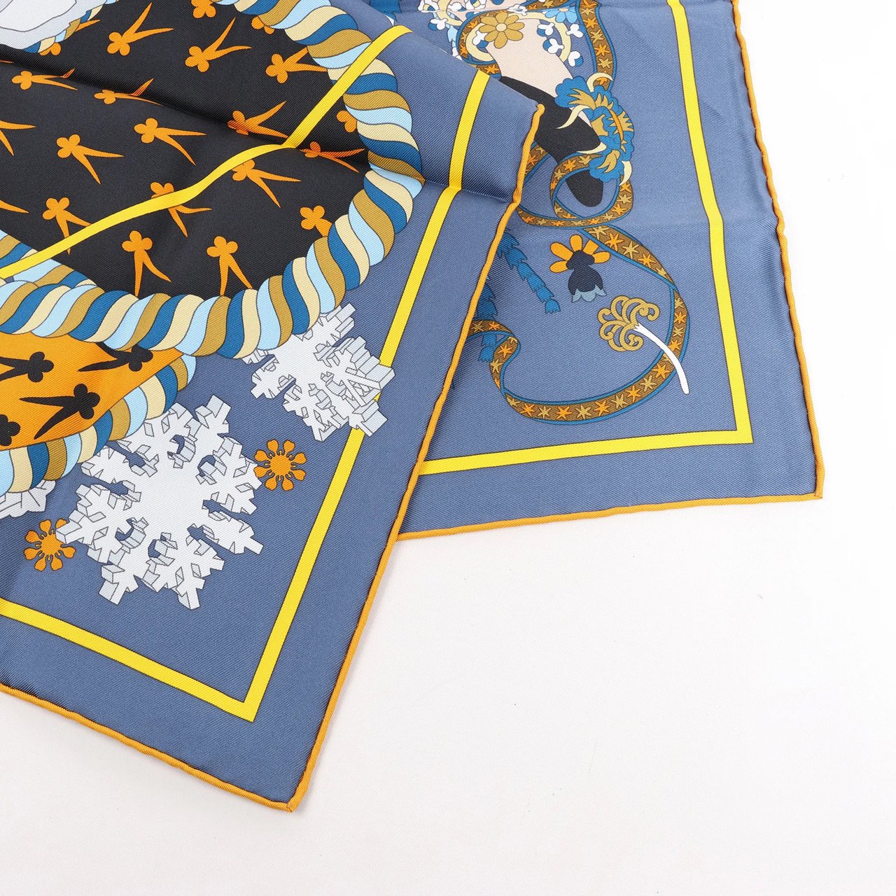 Hermès Hermès Carré 90 "Le Sacre des Saisons" Silk handkerchief in Gray Grijs