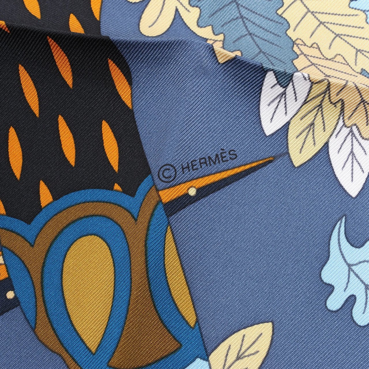 Hermès Hermès Carré 90 "Le Sacre des Saisons" Silk handkerchief in Gray Grijs