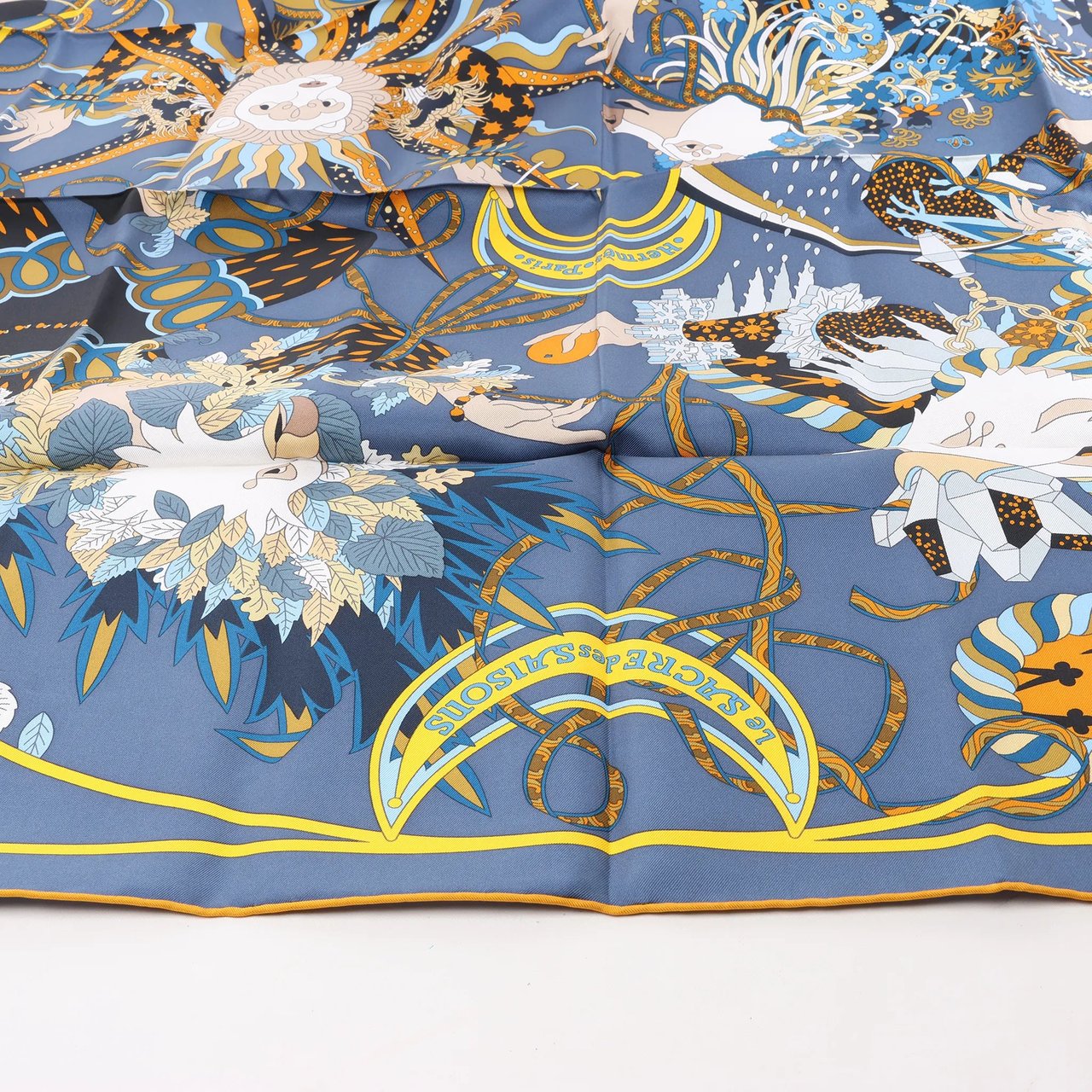 Hermès Hermès Carré 90 "Le Sacre des Saisons" Silk handkerchief in Gray Grijs