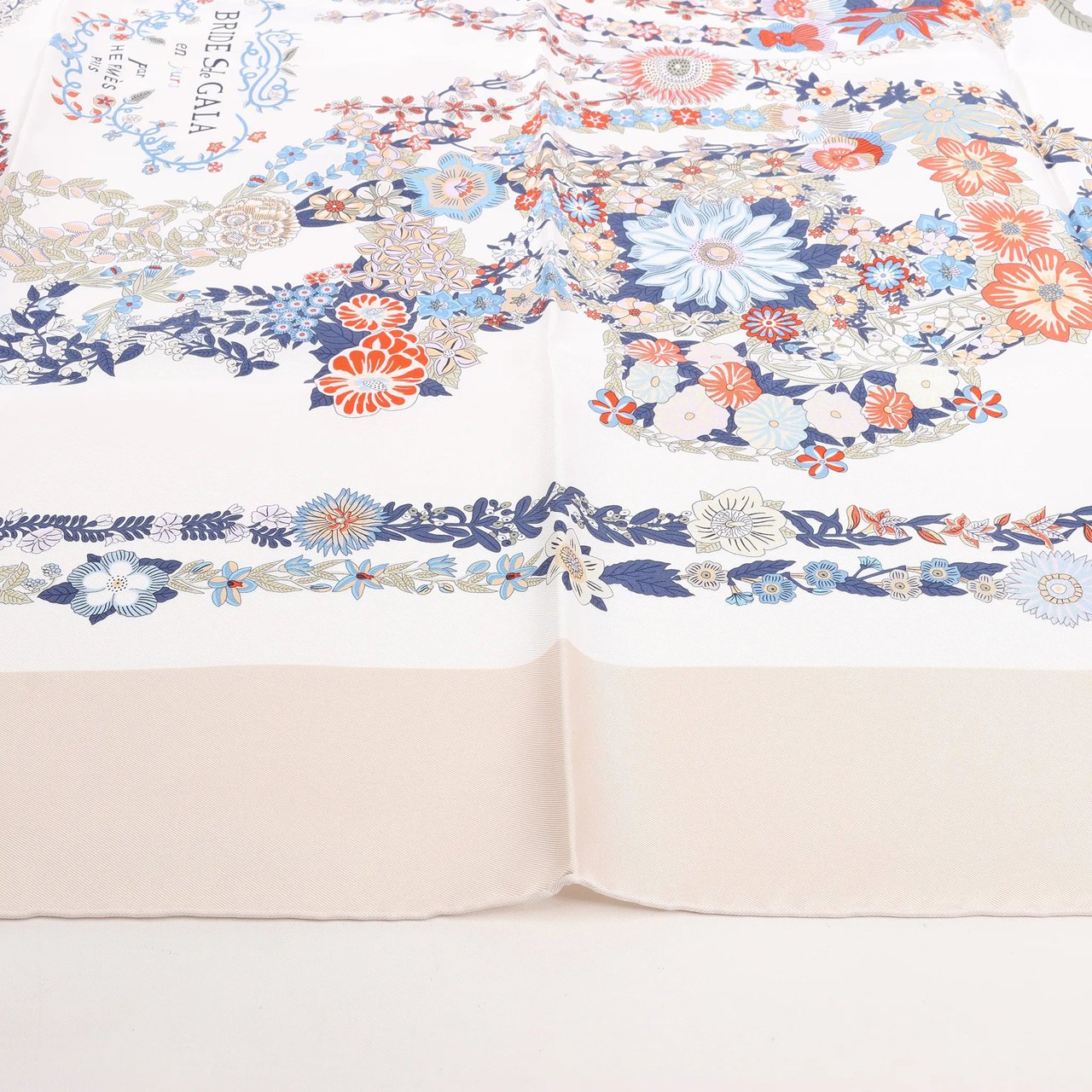 Hermès Hermès Carré 90 "BRIDES DE GALA EN FLEURS" Silk handkerchief in Beige Divers