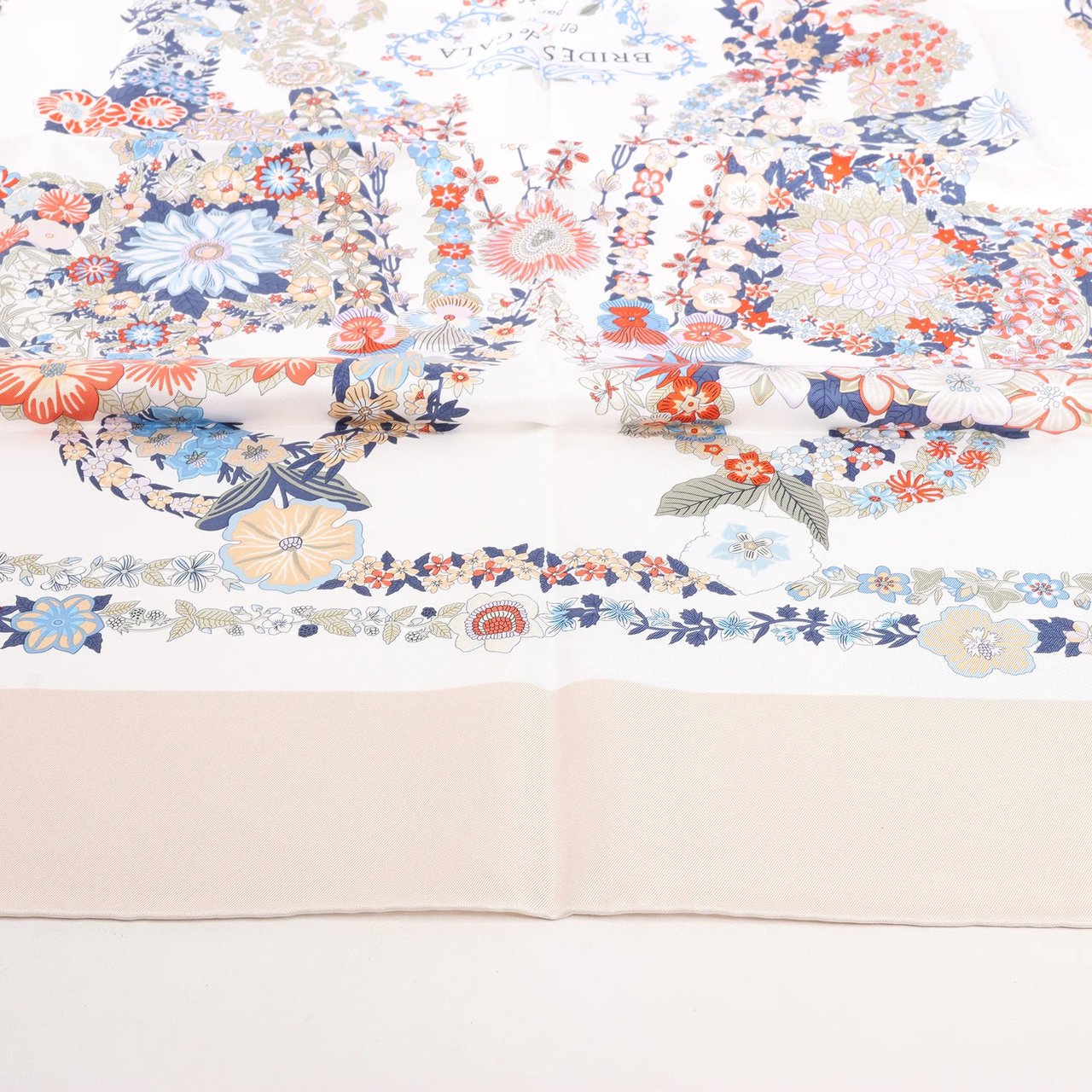 Hermès Hermès Carré 90 "BRIDES DE GALA EN FLEURS" Silk handkerchief in Beige Divers