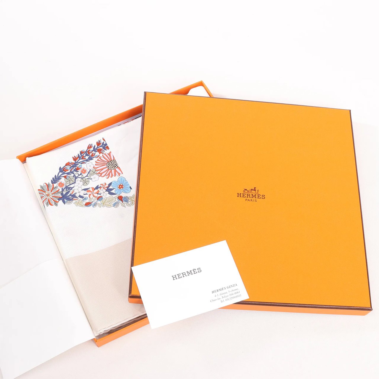 Hermès Hermès Carré 90 "BRIDES DE GALA EN FLEURS" Silk handkerchief in Beige Divers