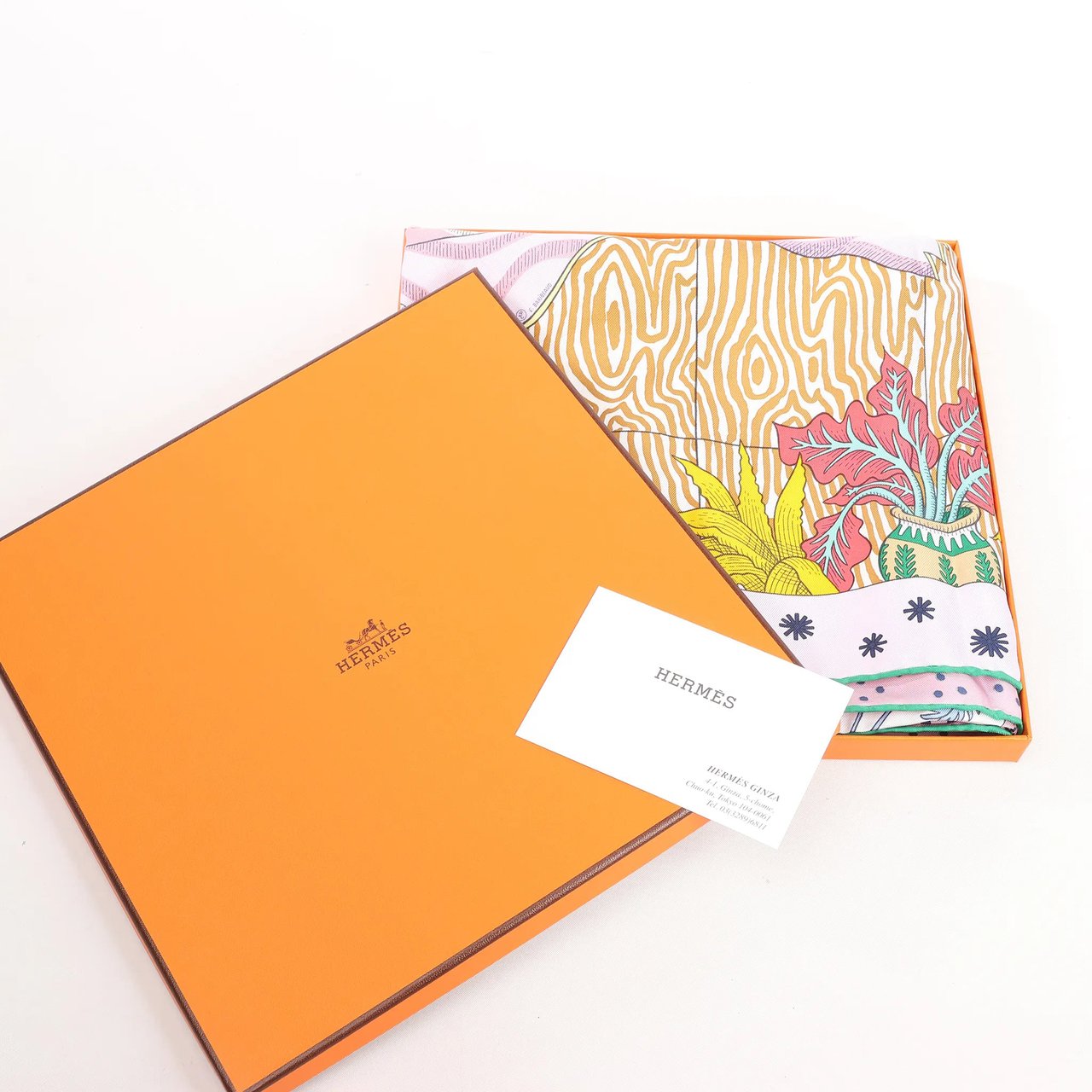 Hermès Hermès Carré 90 "Le Premier Chant" Silk handkerchief in Pink Divers
