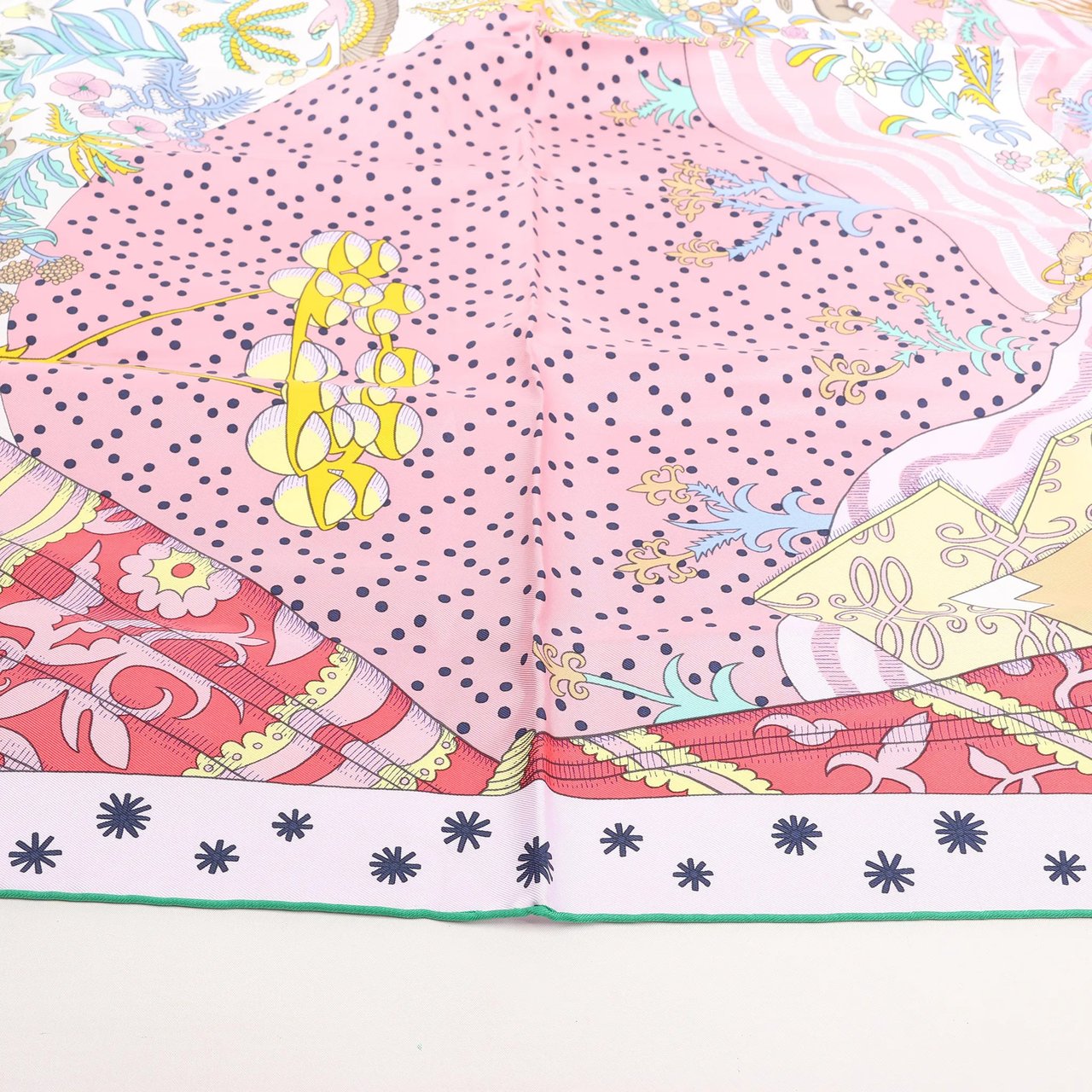 Hermès Hermès Carré 90 "Le Premier Chant" Silk handkerchief in Pink Divers